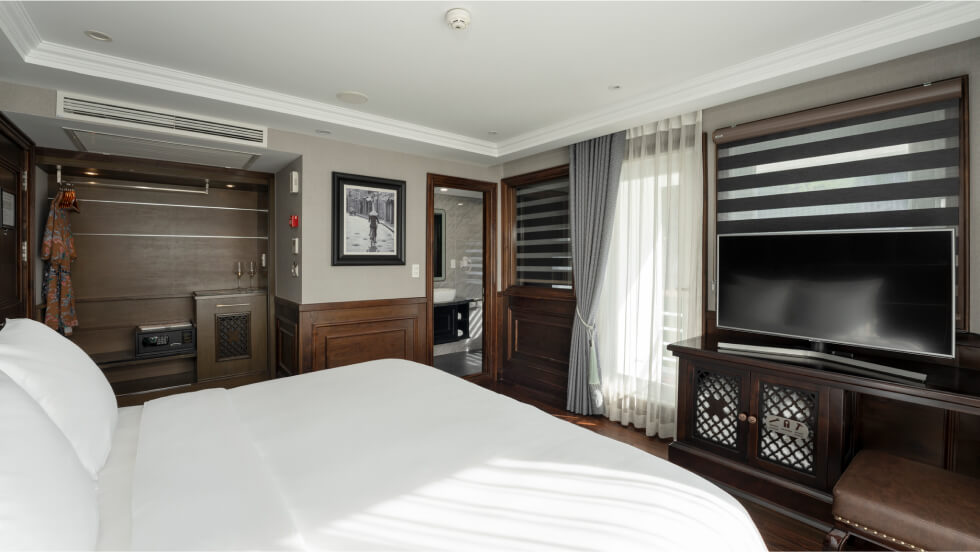 Ambassador Balcony Suite 1