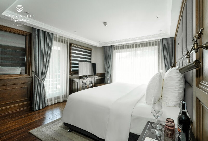 Ambassador Balcony Suite 4