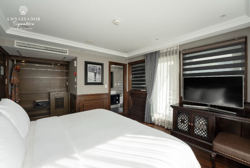 Ambassador Captain's View Suite 3
