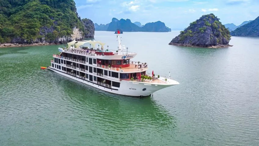 Aspira Cruise - One of the most luxury cruises in Lan Ha Bay - Halong Bay, Vietnam