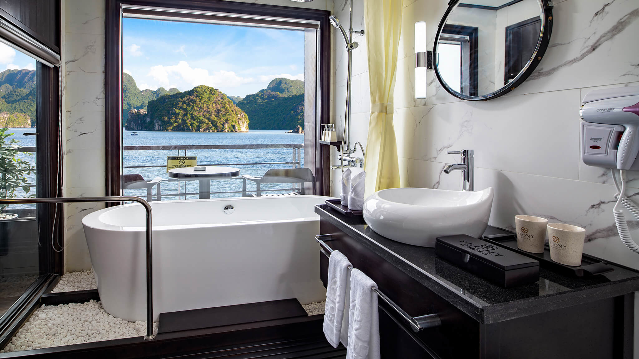 Deluxe Cabin With Balcony 3