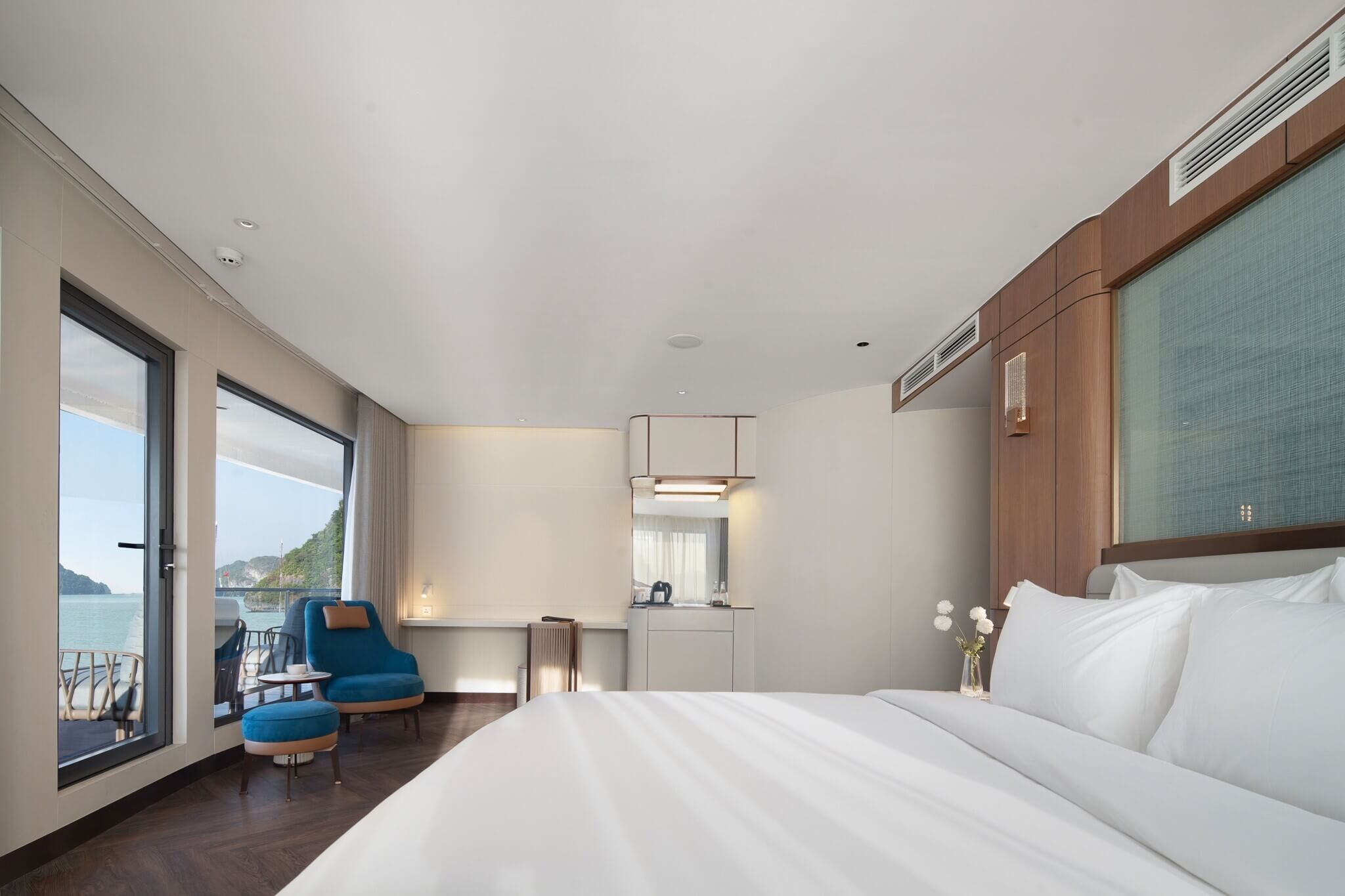 Essence Suite 1