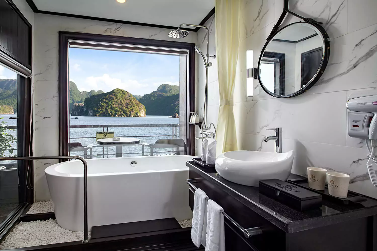 Family Premium Cabin With Balcony 4
