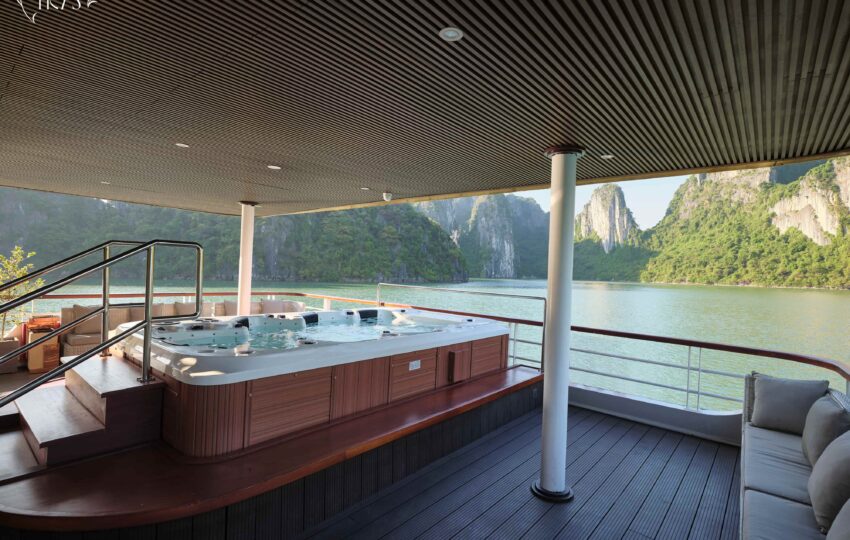 Iris Day Cruise Halong Bay Jacuzzi 1