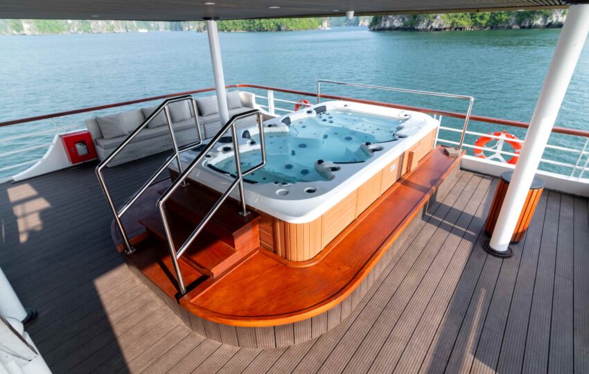 Iris Day Cruise Halong Bay Jacuzzi 5