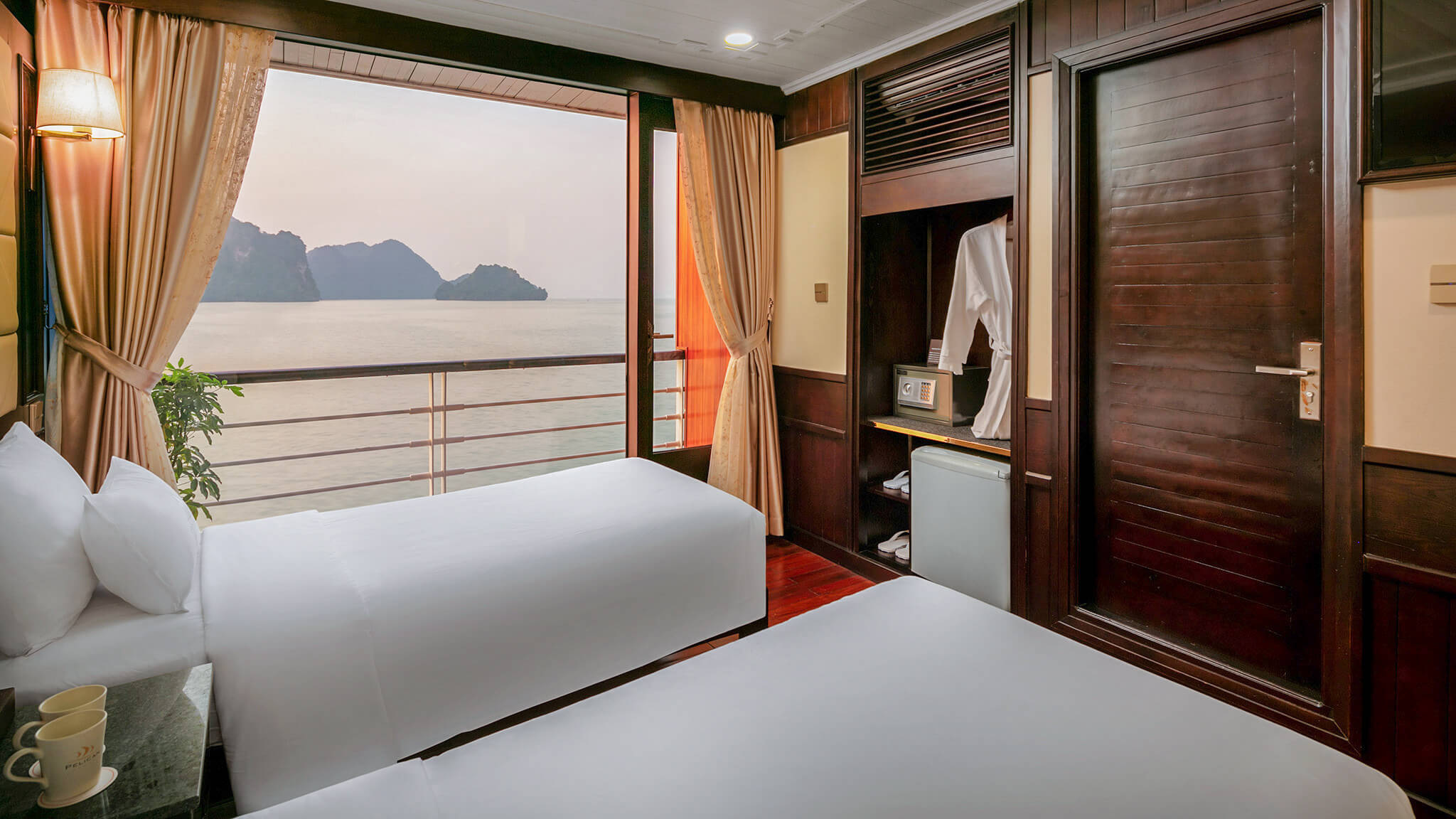 MilaLux Cruise Halong Bay - Family Junior Connecting