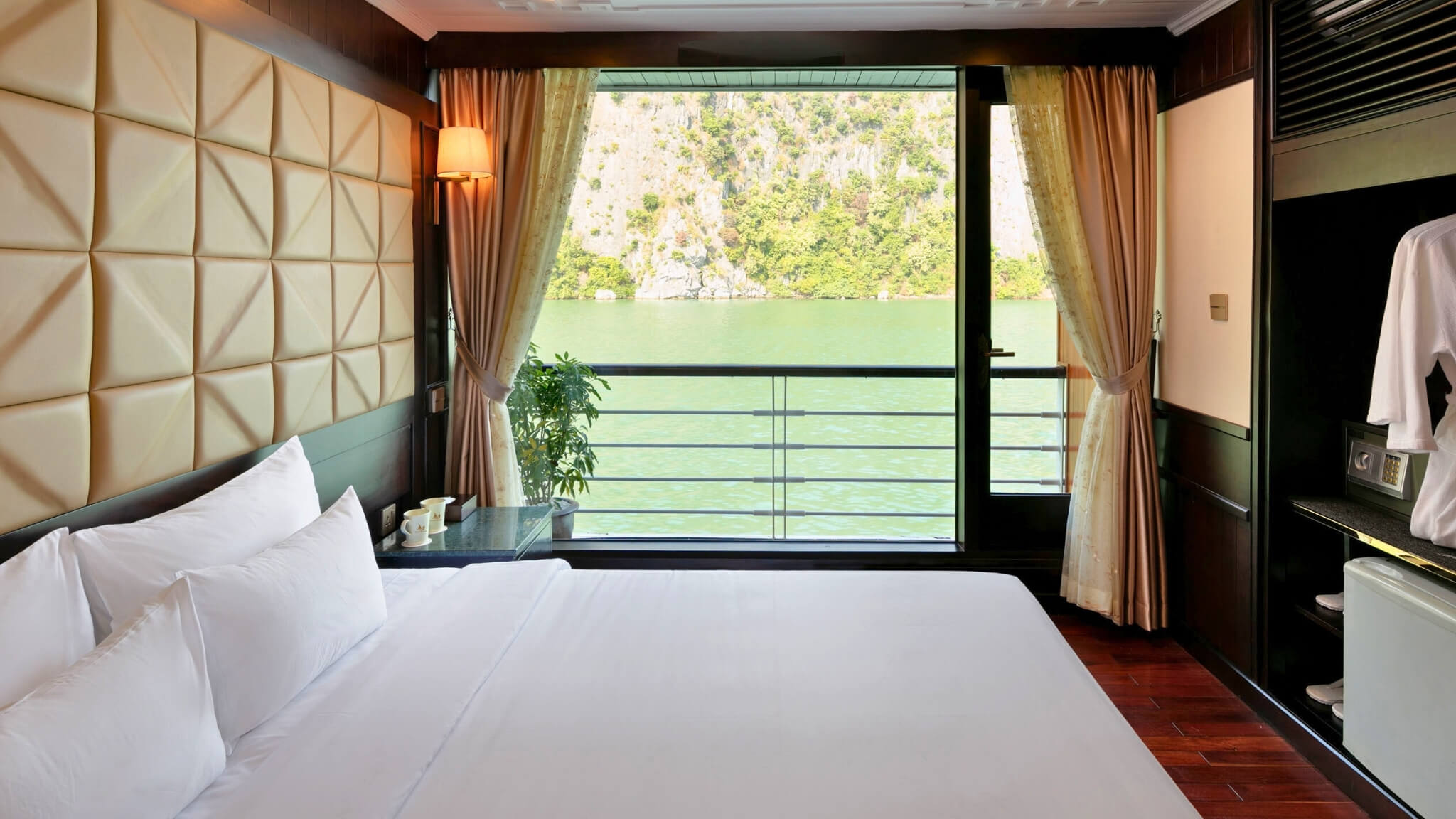 MilaLux Cruise Halong Bay - Junior Suite Balcony