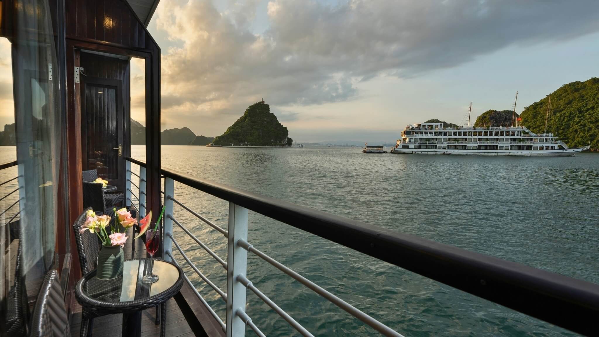 MilaLux Cruise Halong Bay - Senior Suite Balcony 3