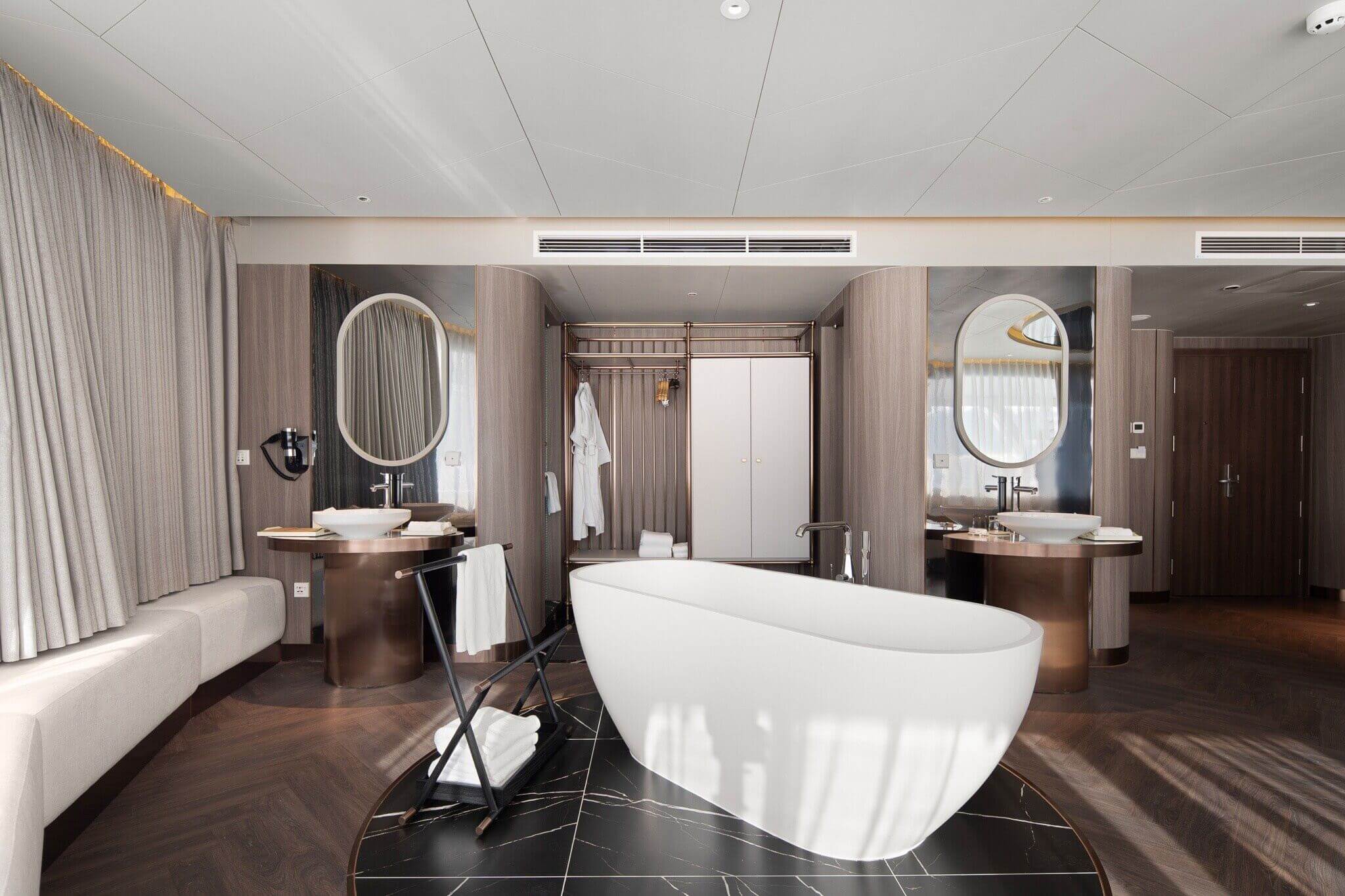 Oceania Suite 3
