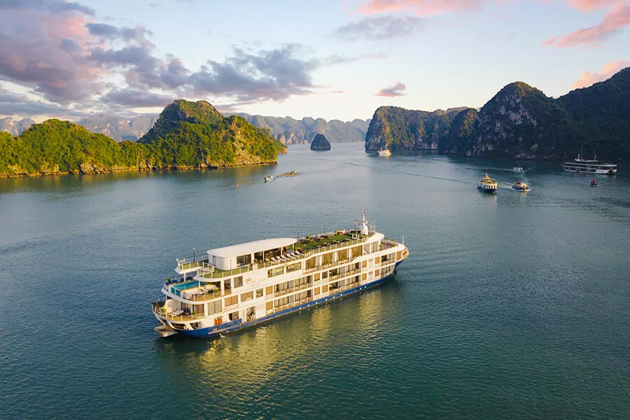 Mon Cheri Cruises - One of the top cruises in Halong Bay, Vietnam