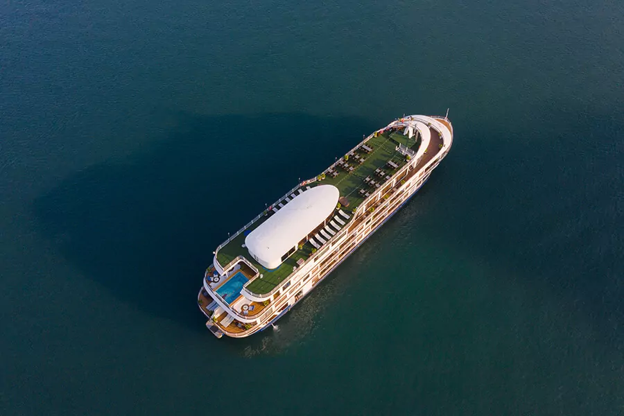 Mon Cheri Cruises - the top luxury cruises in Lan Ha Bay - Halong Bay, Vietnam