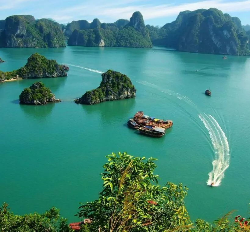 Discover Bai Tu Long Bay: Vietnam’s Hidden Gem Near Halong Bay with the top cruises with the best services and price