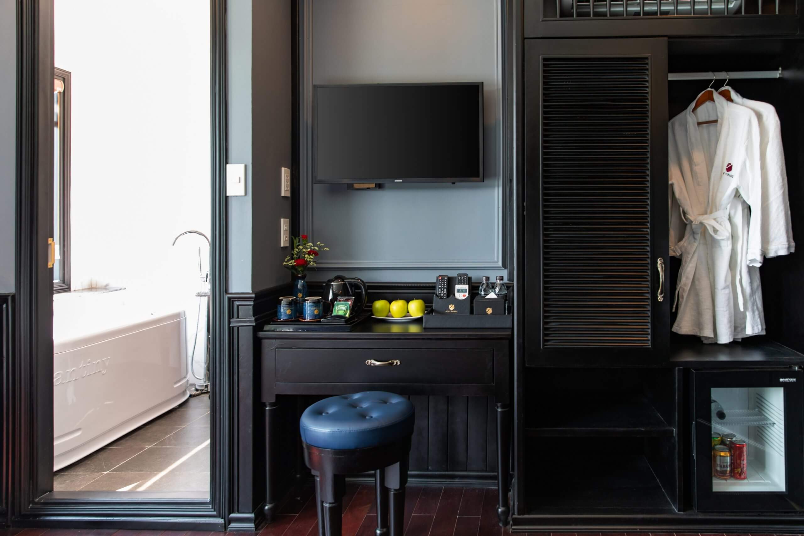 Junior Suite With Private Ocean View Balcony 4