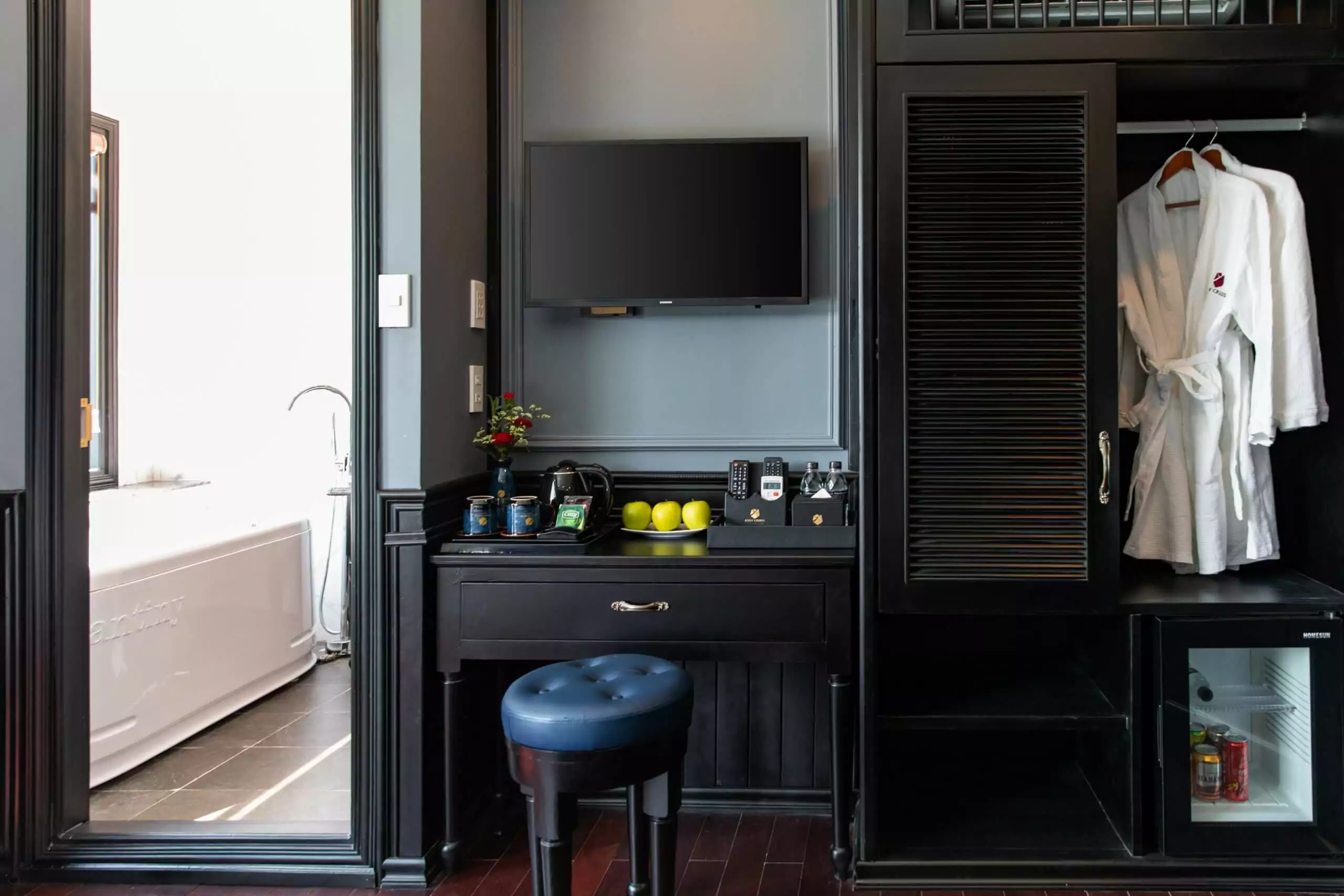 Junior Suite With Private Ocean View Balcony 4
