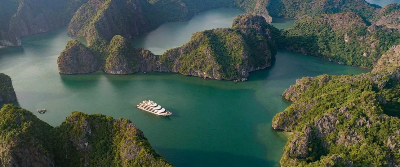 Lan Ha Bay - Halong Bay, Vietnam