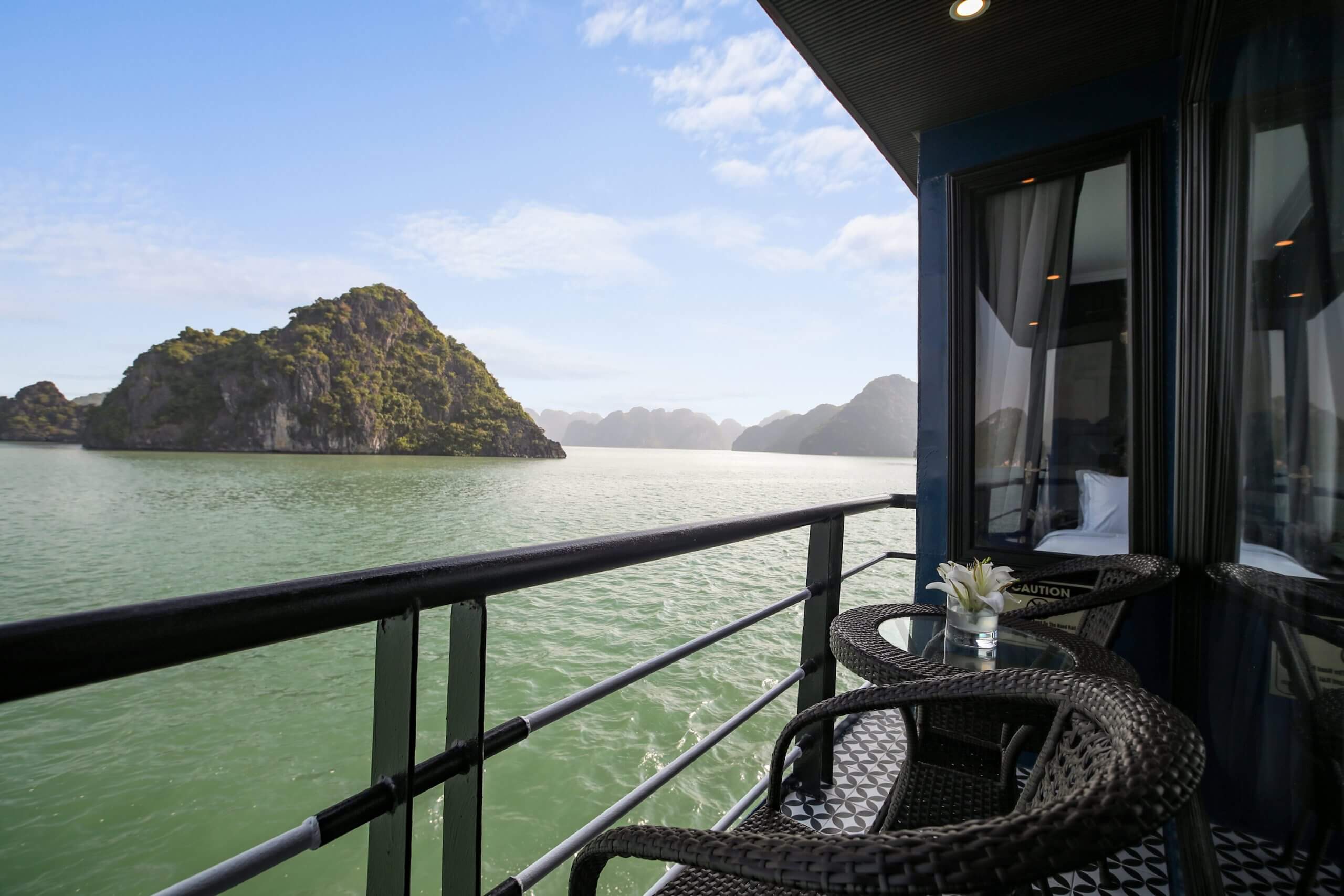 Luxury Suite With Private Ocean View Balcony 3