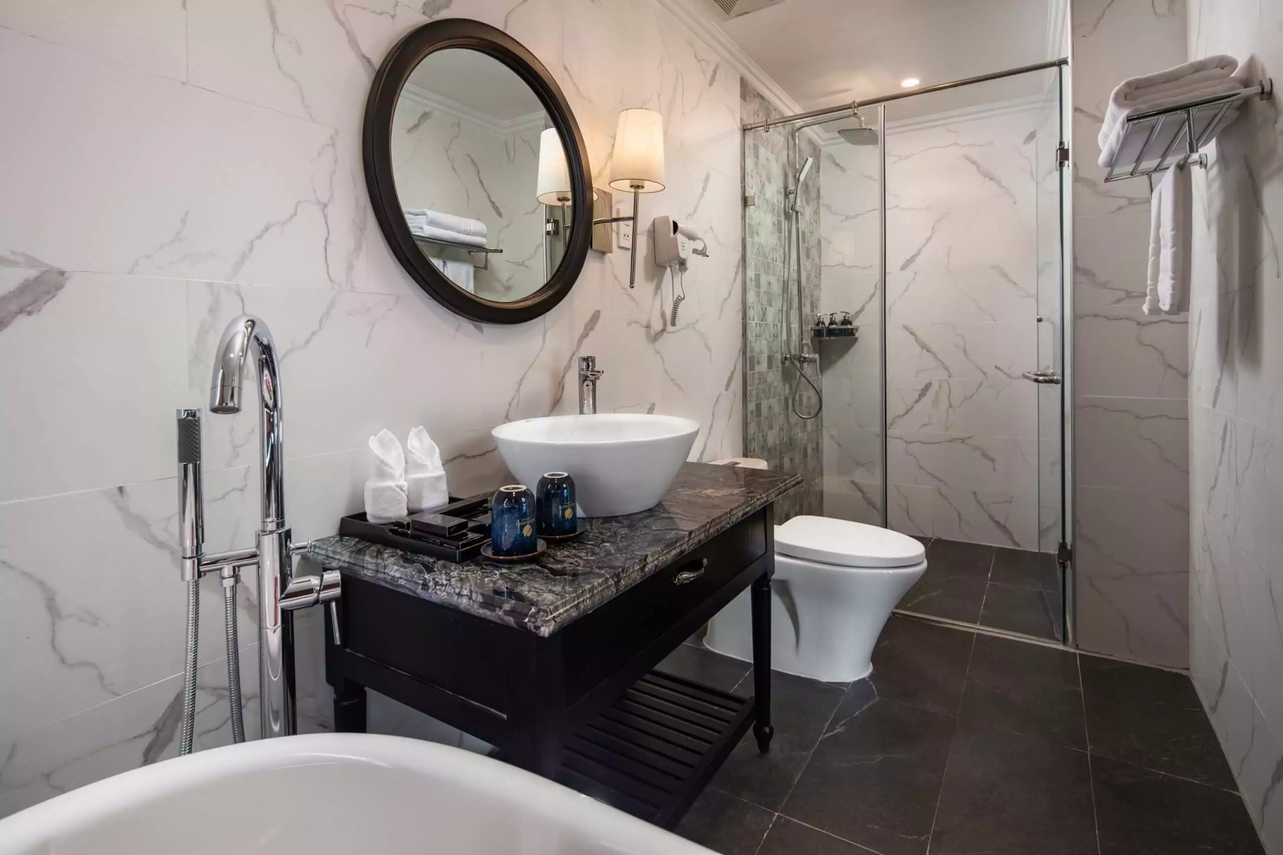 Senior Suite With Private Ocean View Balcony 4