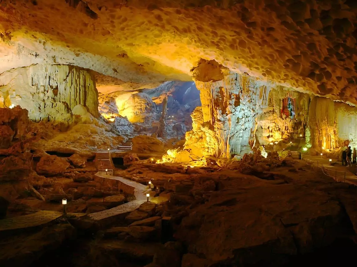 Thien Canh Son Cave