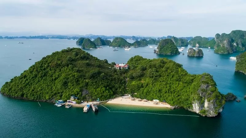 Panoramic 360-degree view of Halong Bay from Soi Sim Island's 400-step viewpoint — limestone karsts and emerald water stretching in every direction