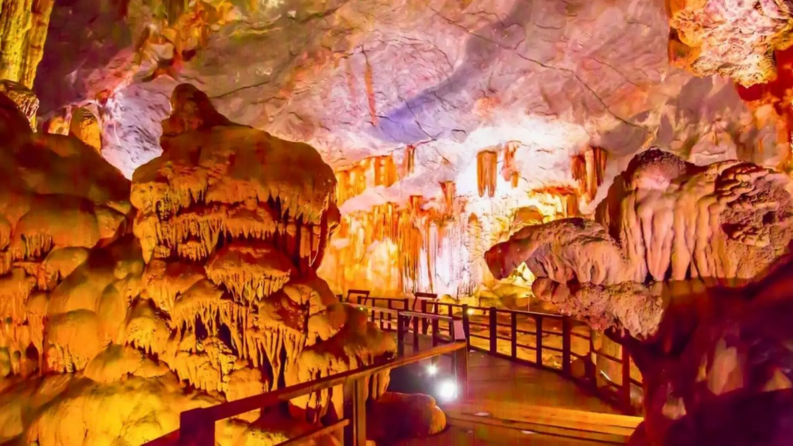 Thien Cung Cave