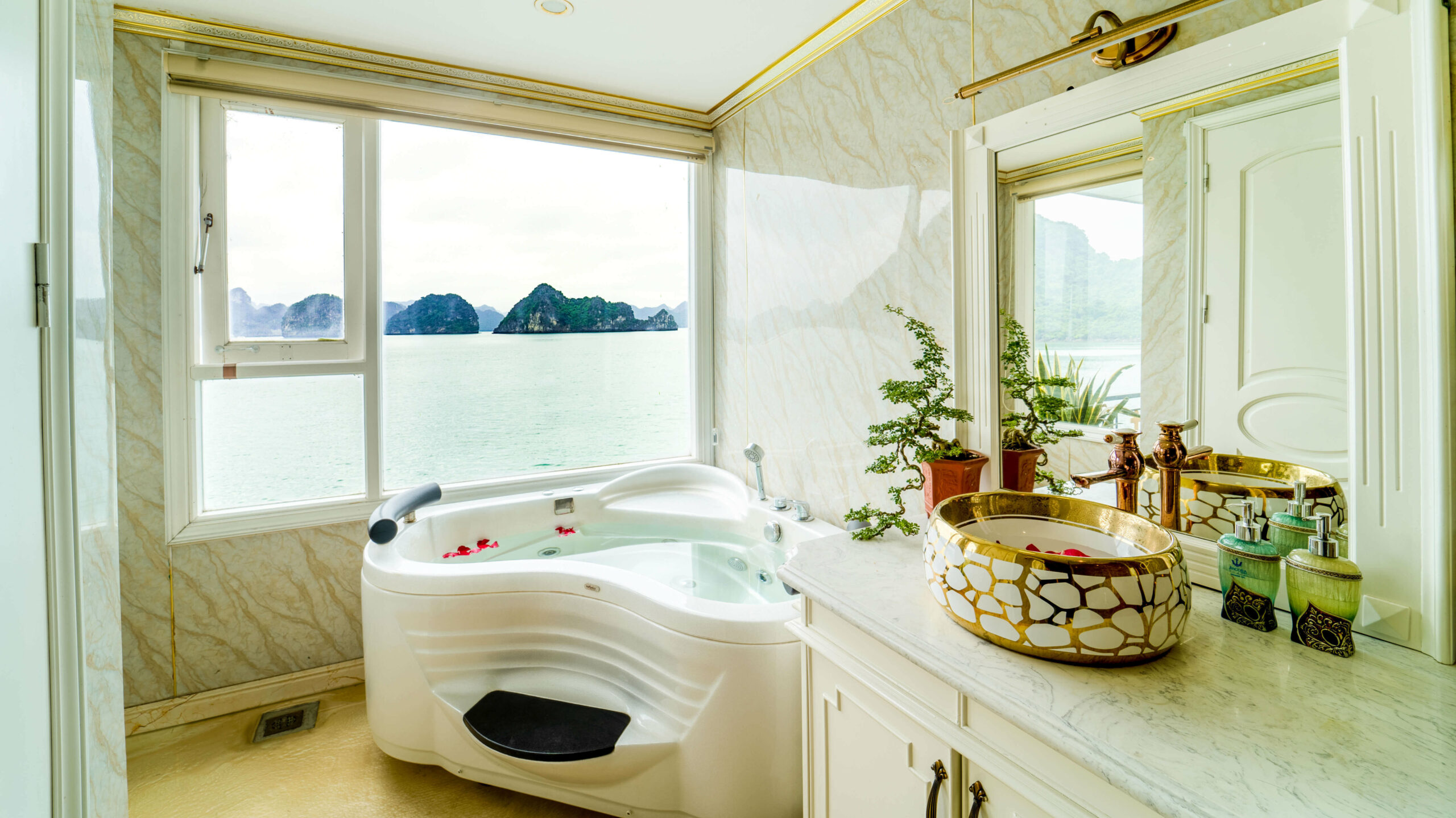 Aquamarine Cruise - Family suite 6
