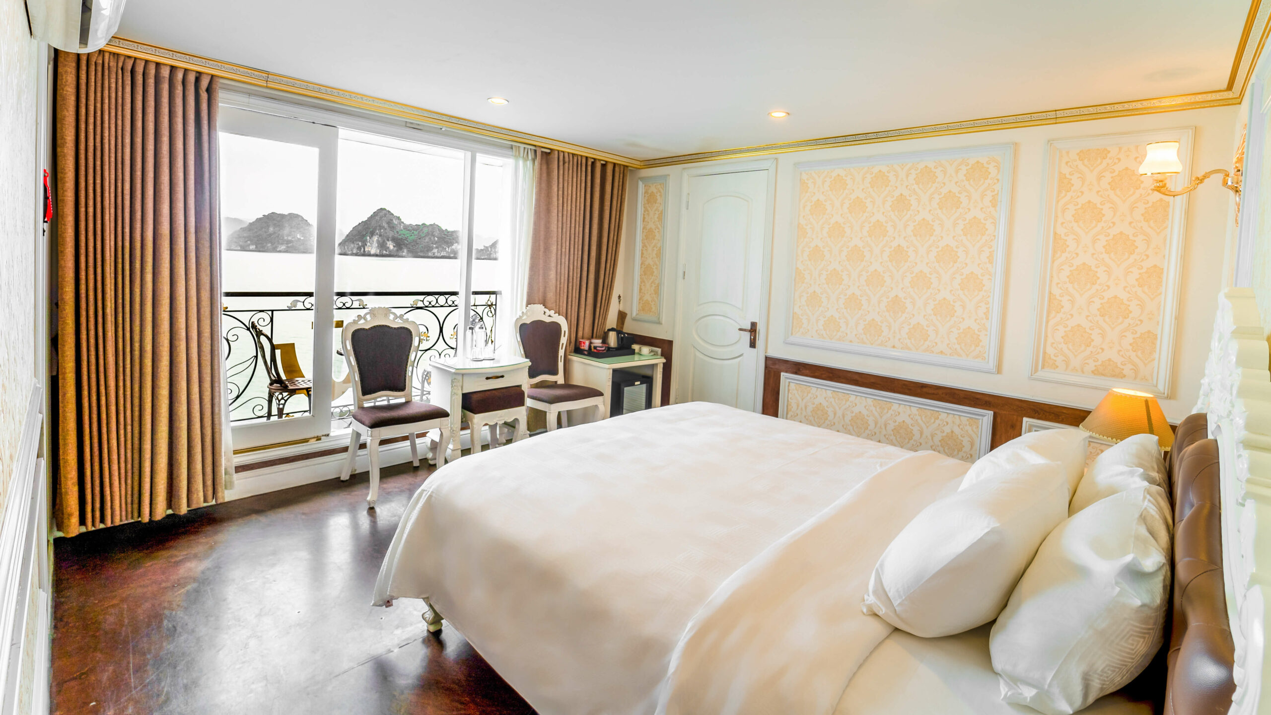 Halong Aquamarine Senior Suite 6