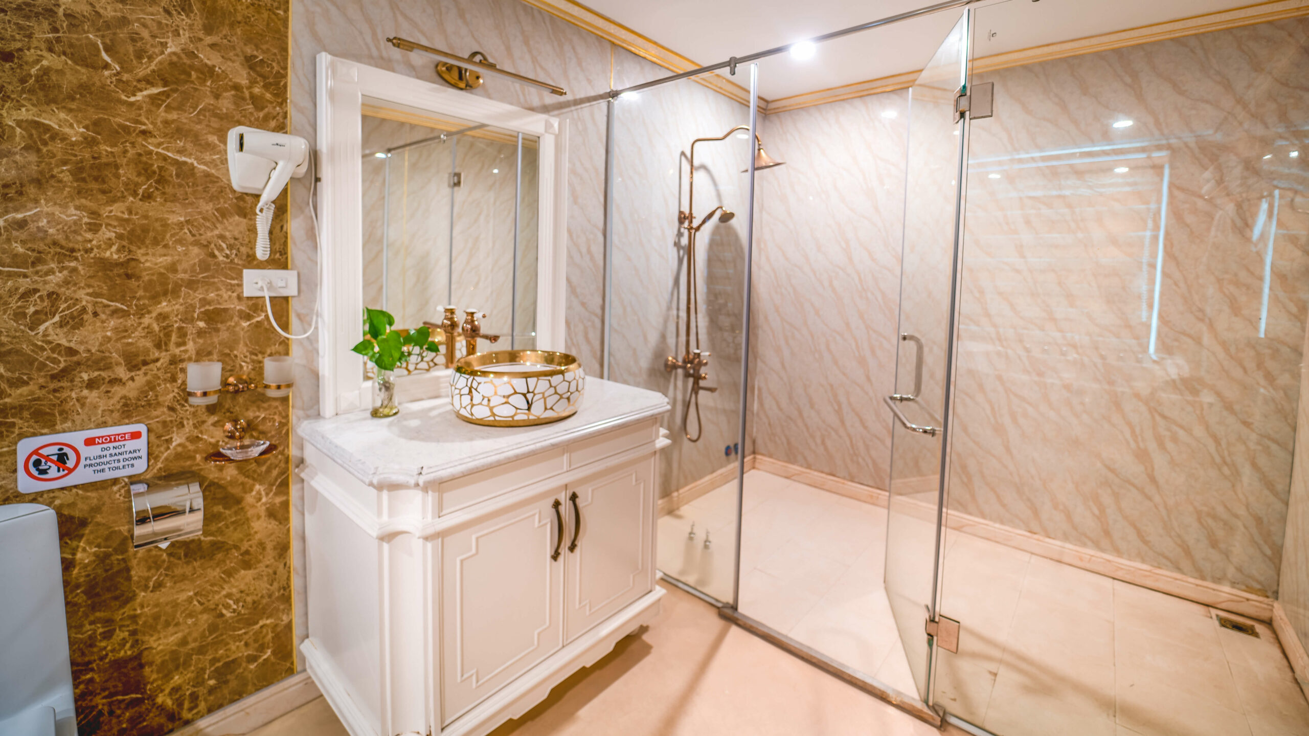 Halong Aquamarine Senior Suite 8