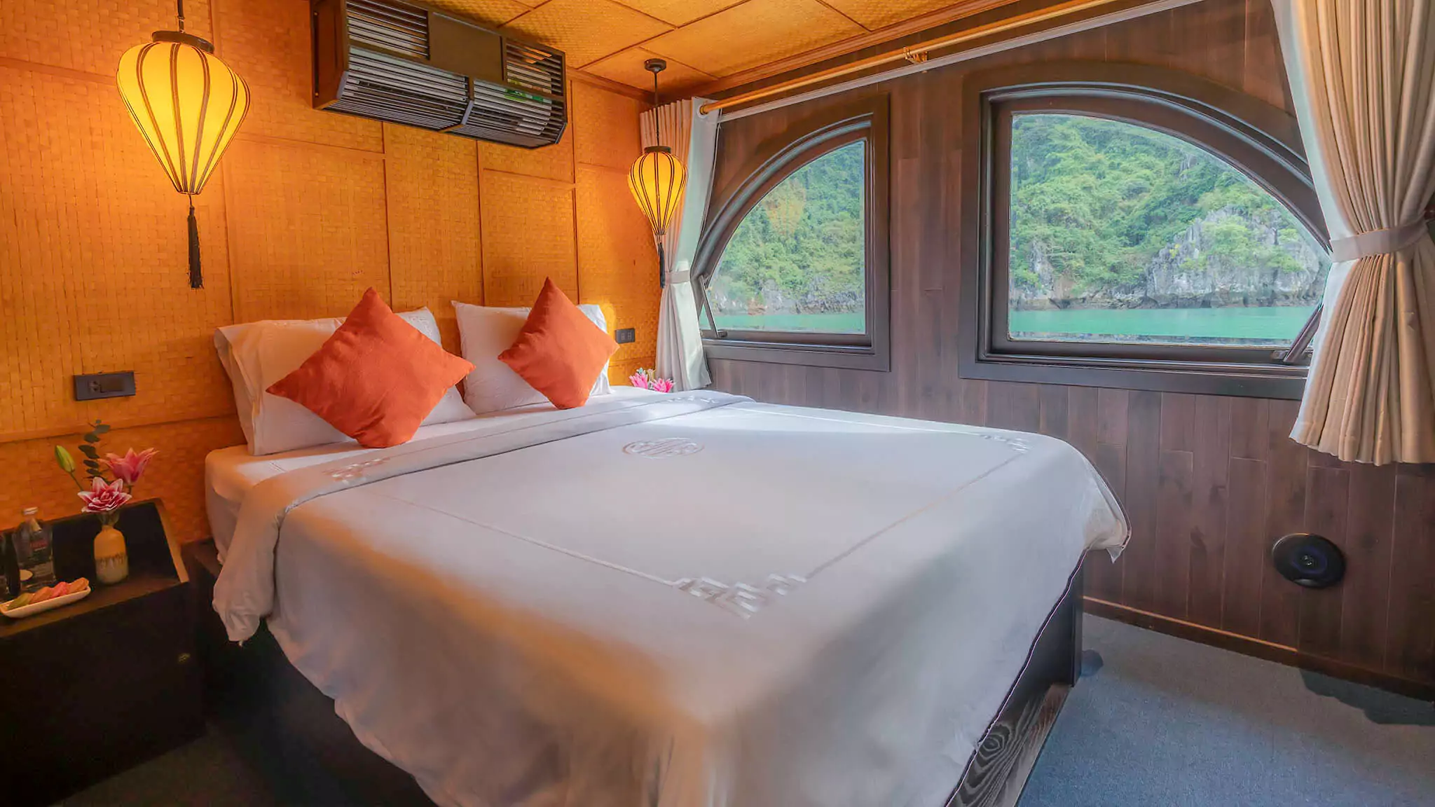 L'amour Private Junk - Deluxe Double Cabin