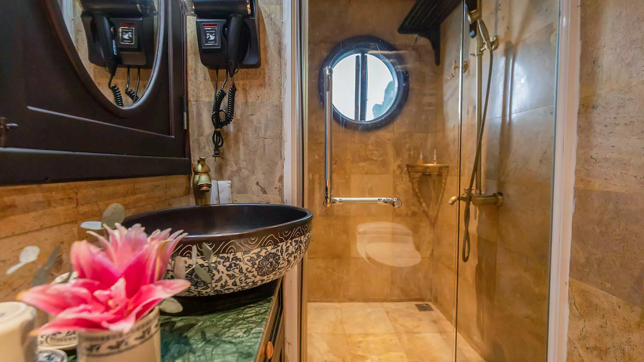 Deluxe Double Cabin 3