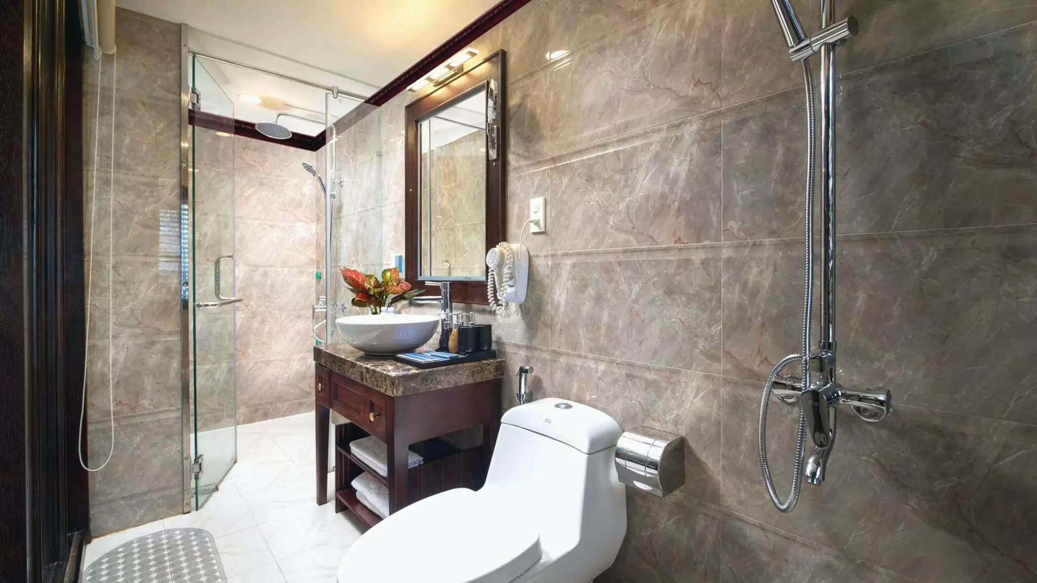 Alisa Premier Cruise Junior Suite Bathroom