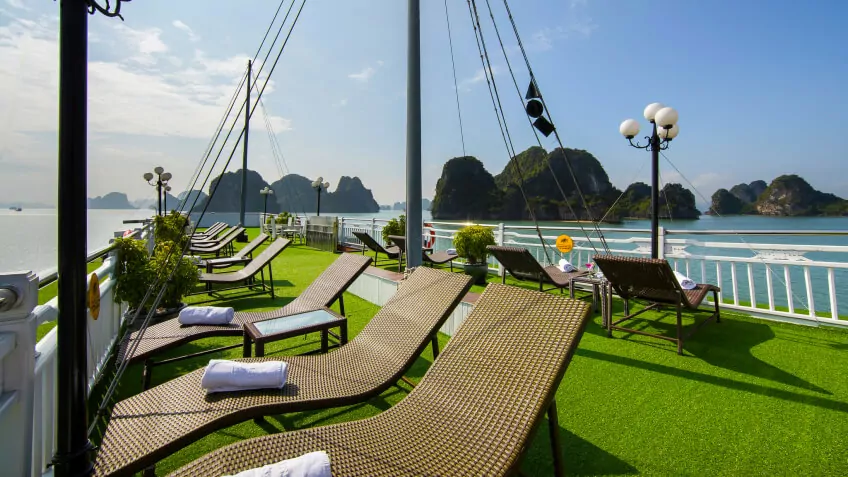 Signature Cruise - top budget cruises in Bai Tu Long Bay