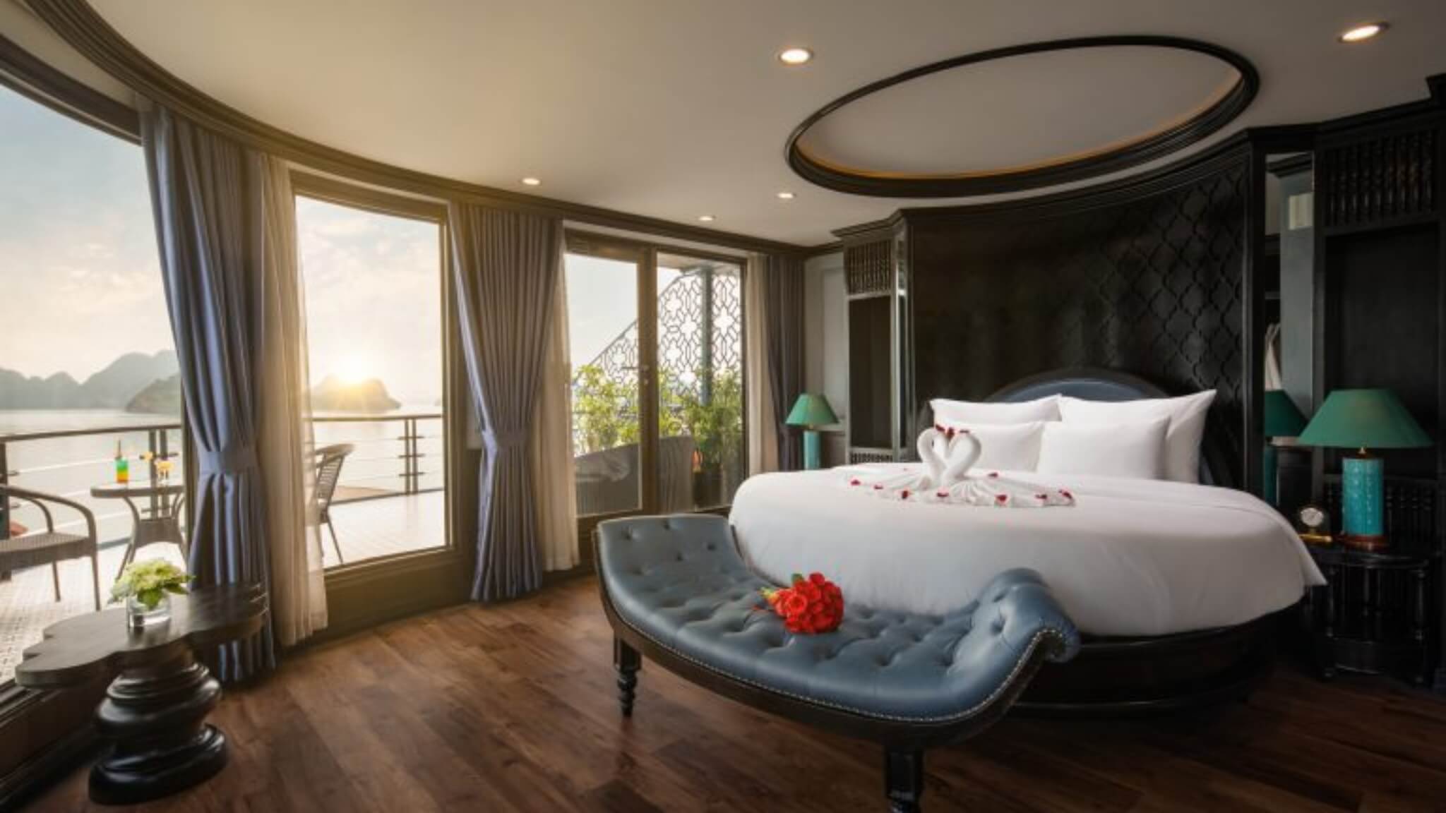 Doris Cruise Halong Bay - Honeymoon Suite