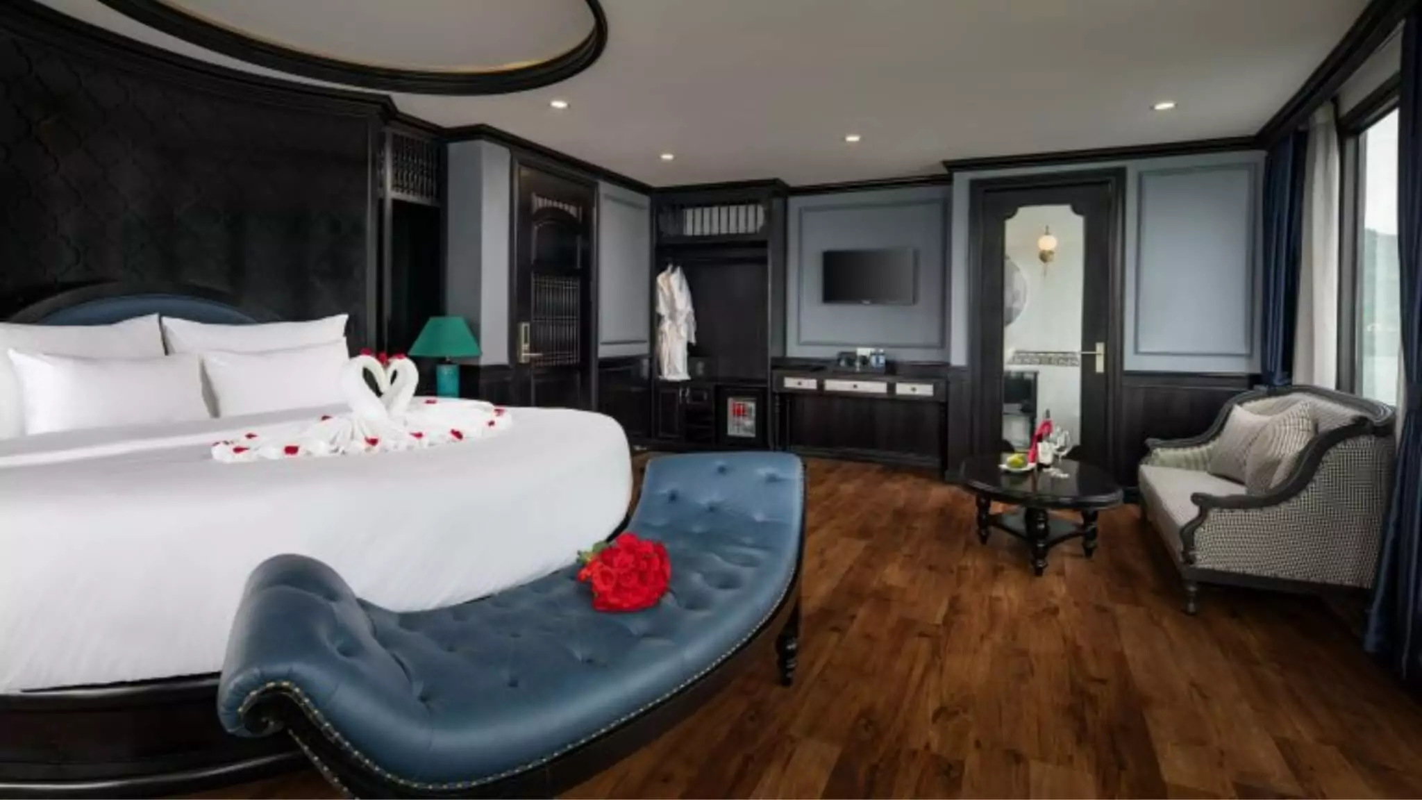 Honeymoon Suite 2