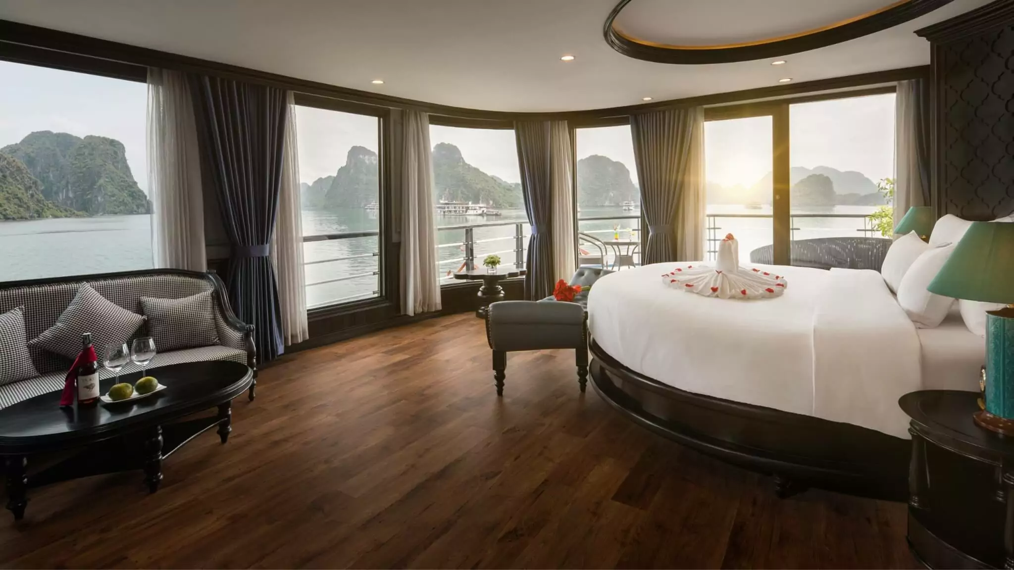 Honeymoon Suite 3