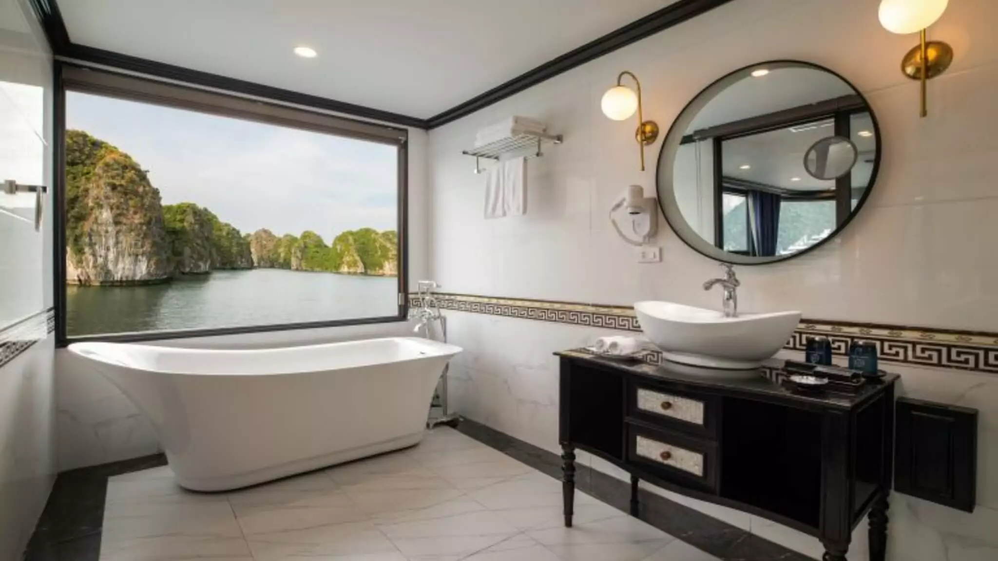 Honeymoon Suite 6