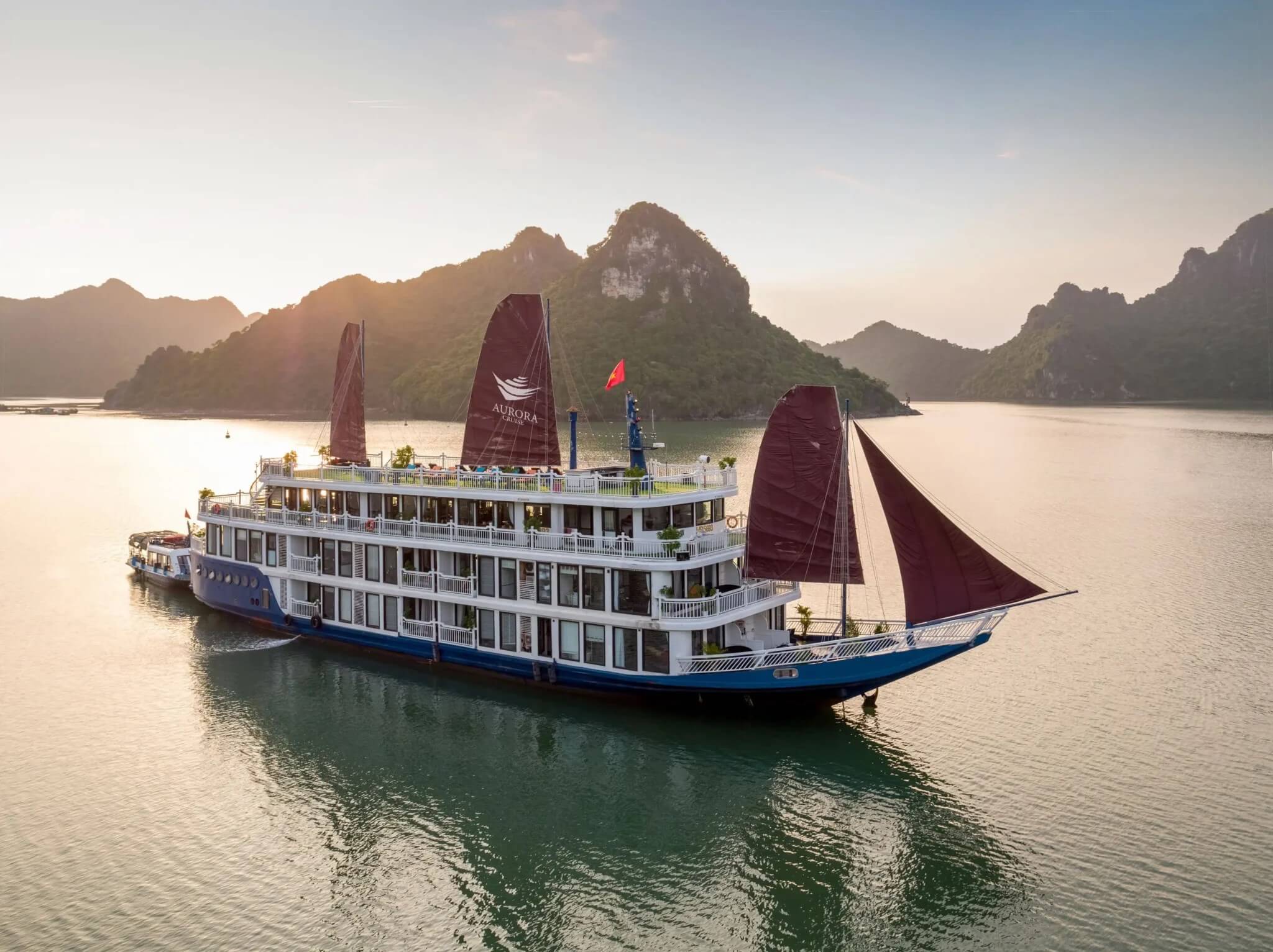 Aurora Cruise Lan Ha Bay