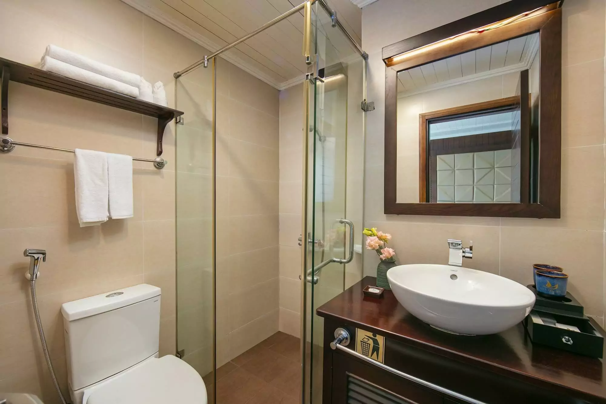 Halong Phoenix Cruises Deluxe Ocean Cabin 10