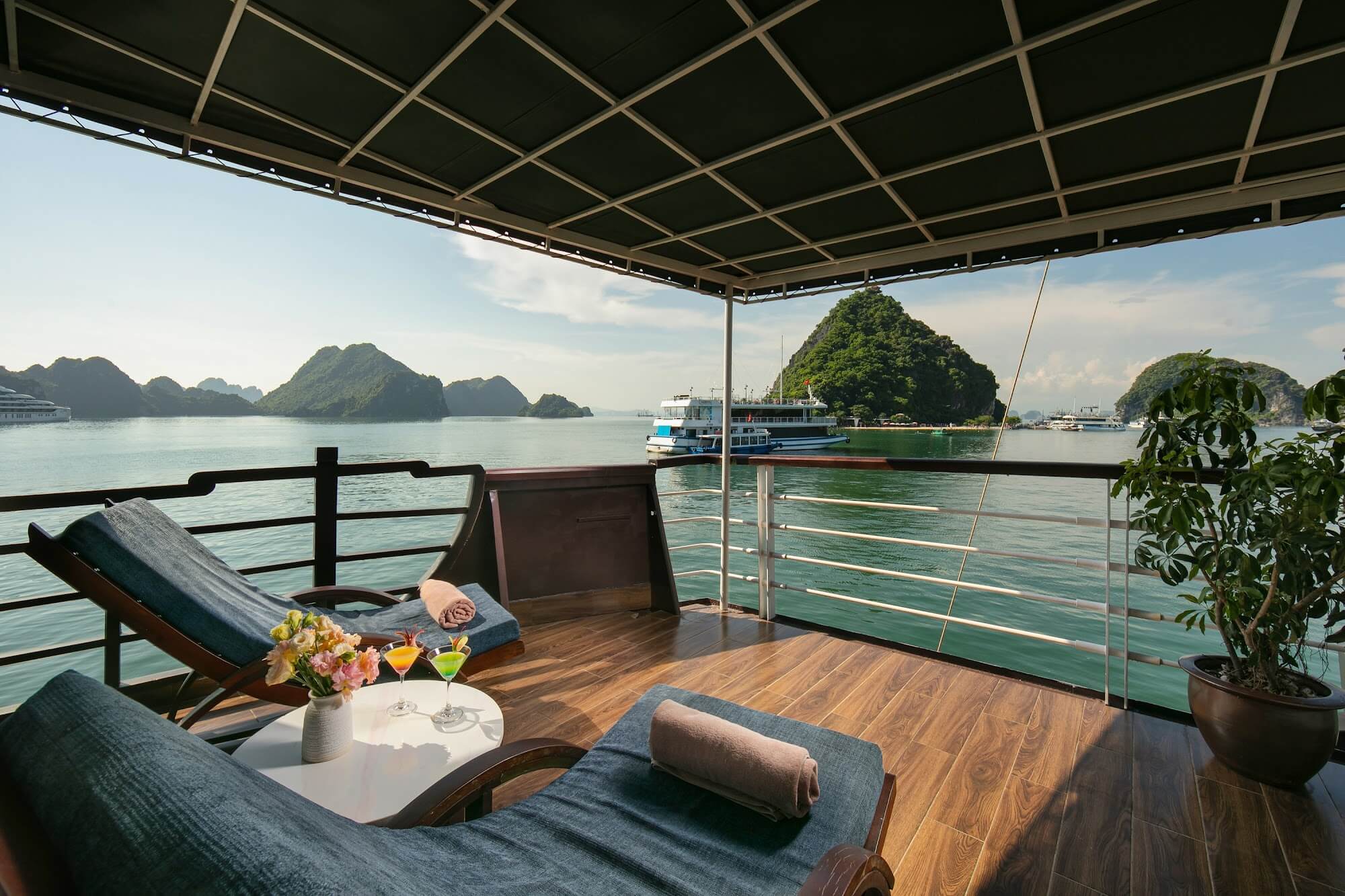 Halong Phoenix Cruises Royal Suite 11