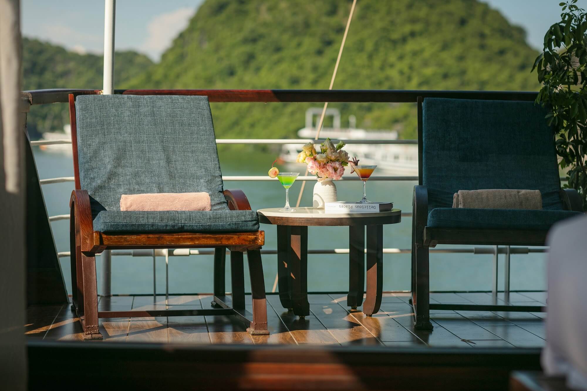 Halong Phoenix Cruises Royal Suite 14