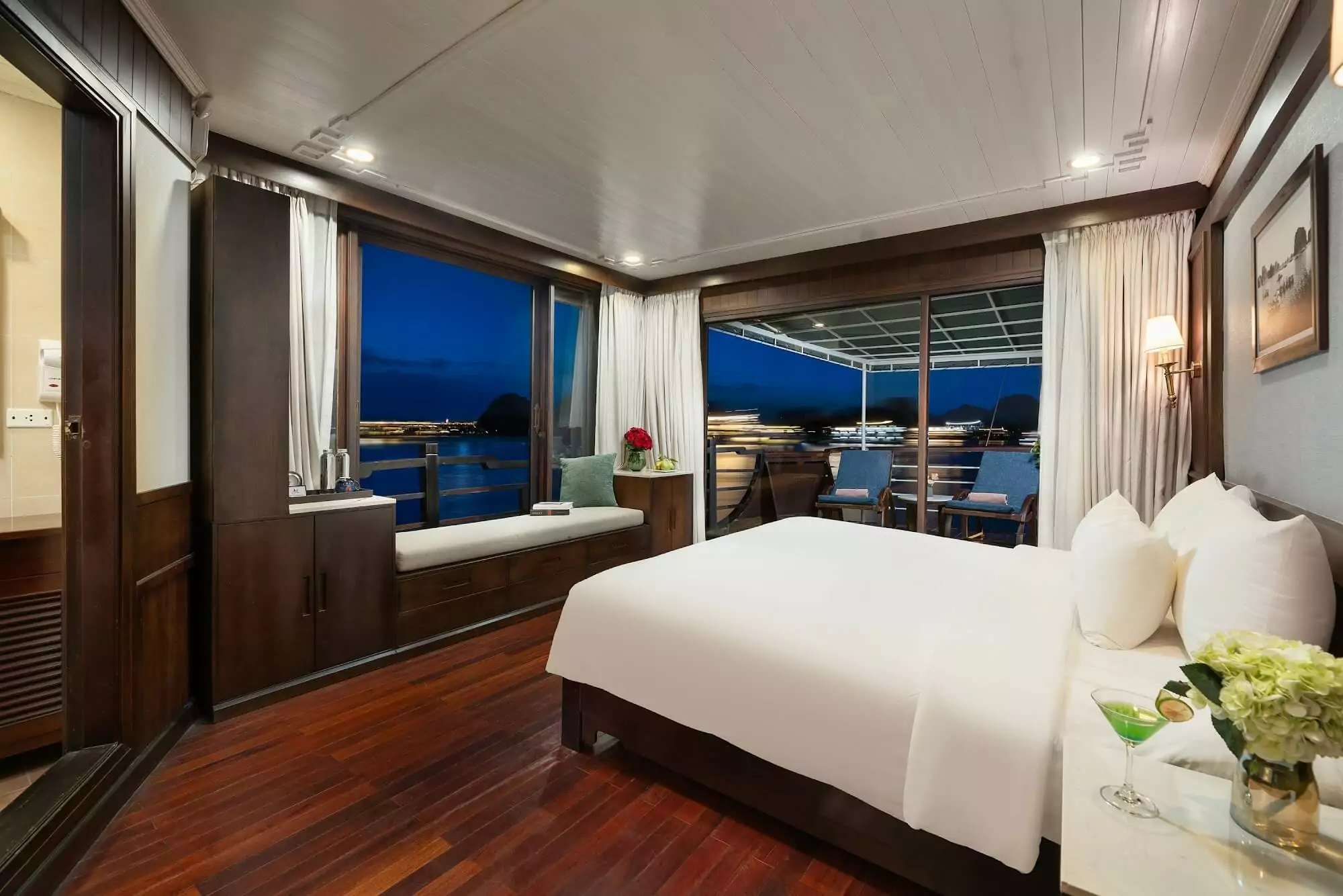 Halong Phoenix Cruises Royal Suite 16