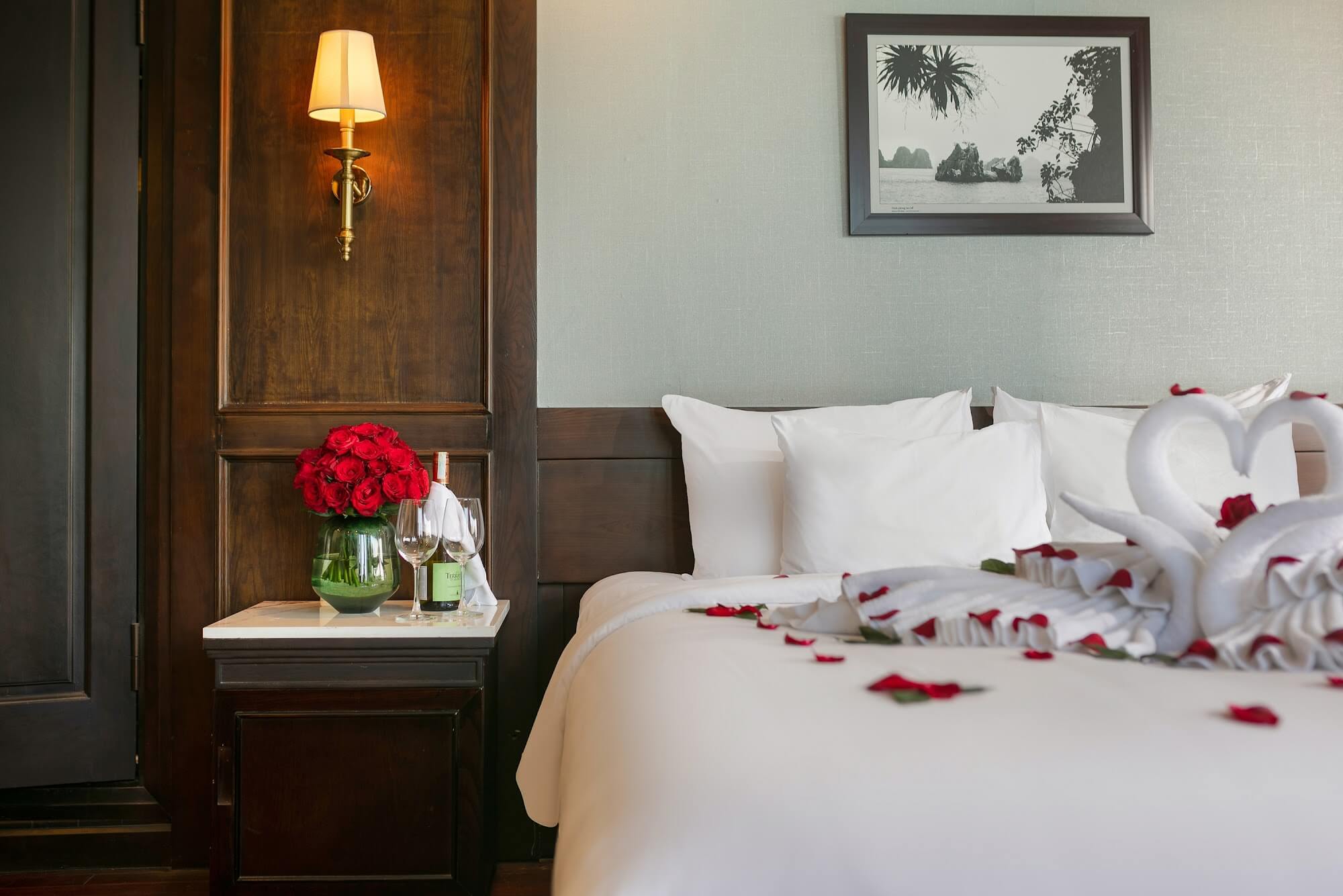 Halong Phoenix Cruises Royal Suite 2