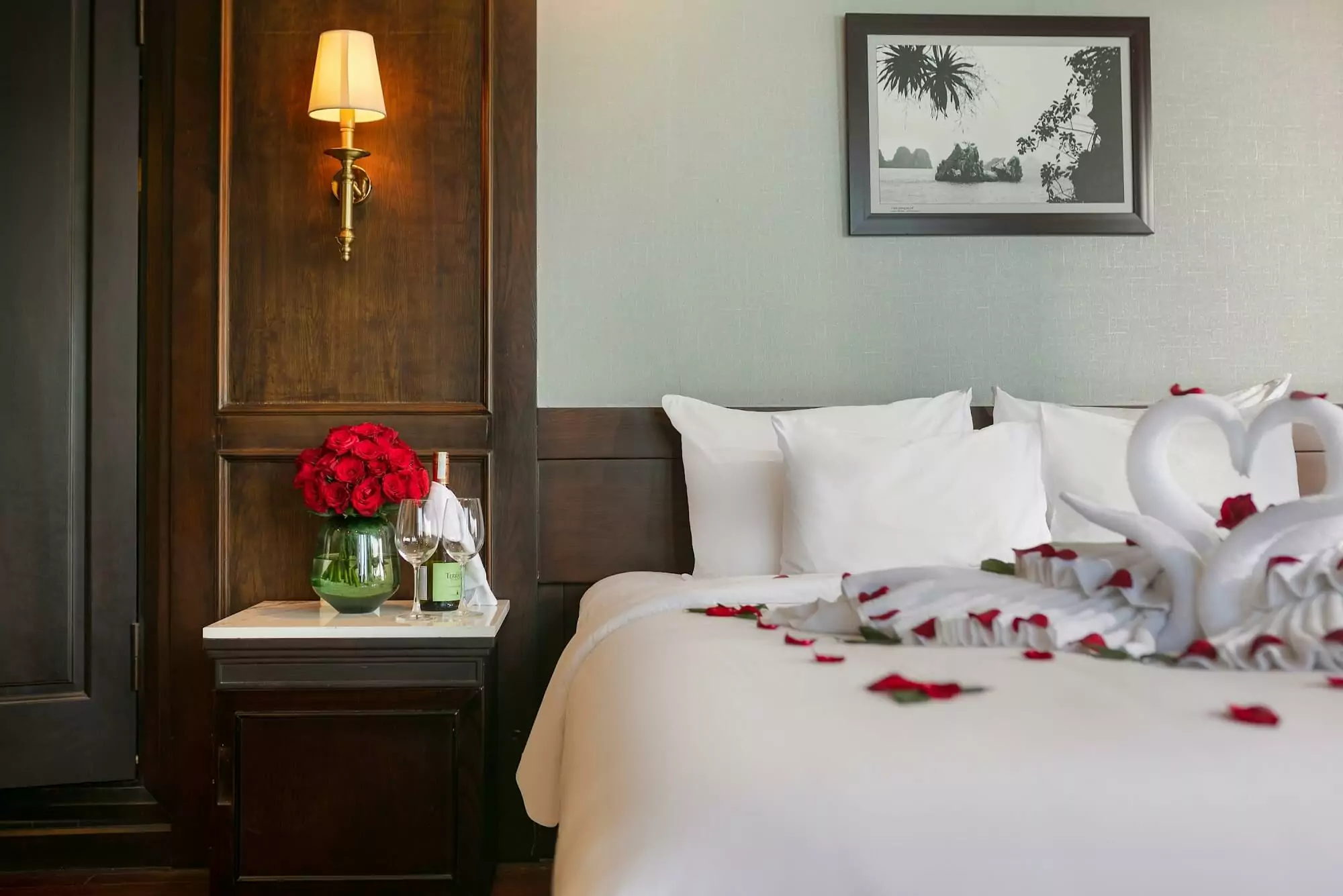 Halong Phoenix Cruises Royal Suite 2