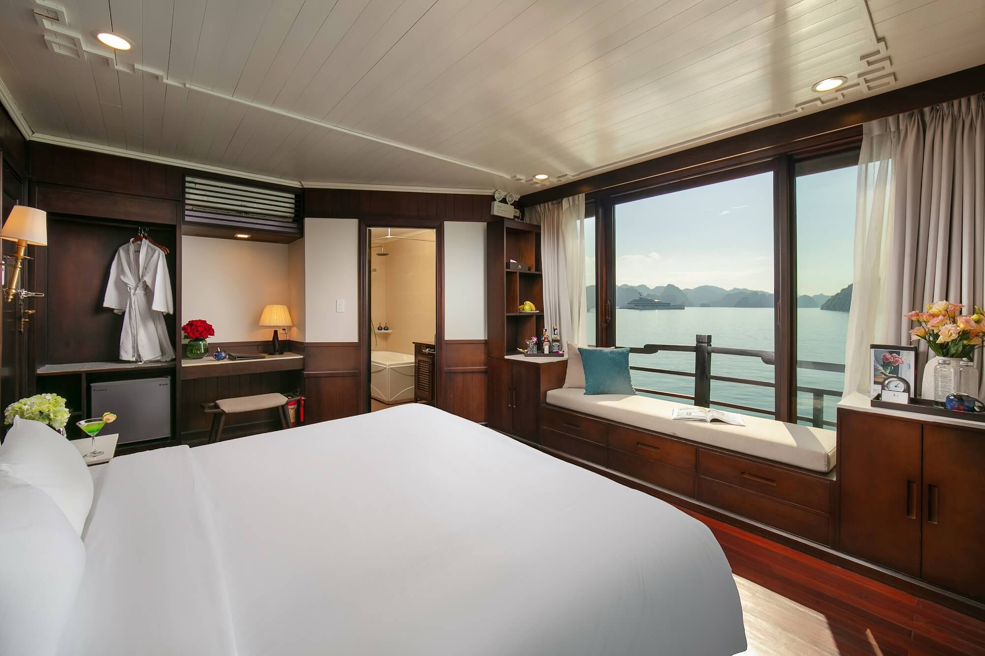 Halong Phoenix Cruises Royal Suite 9
