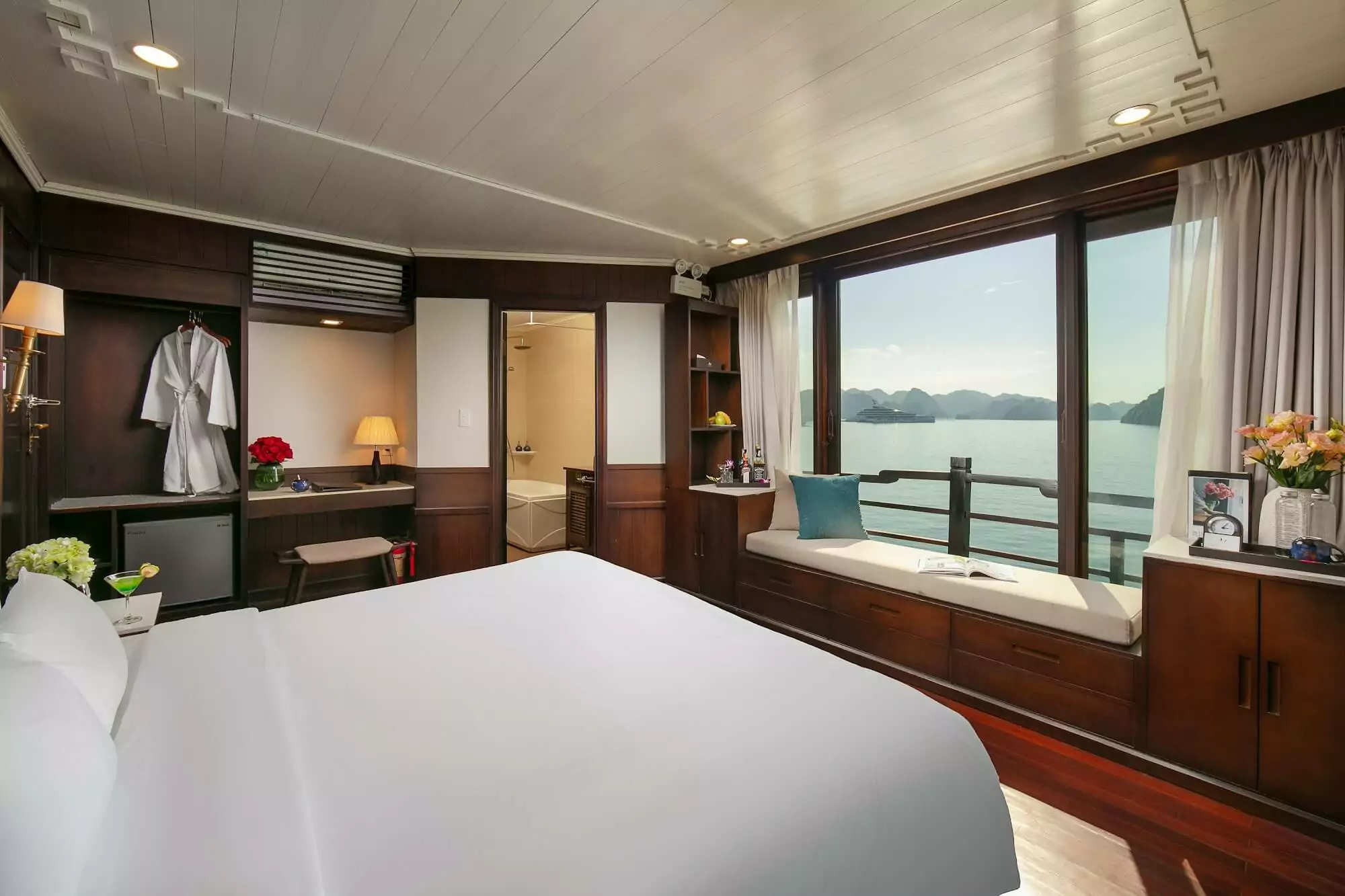 Halong Phoenix Cruises Royal Suite 9