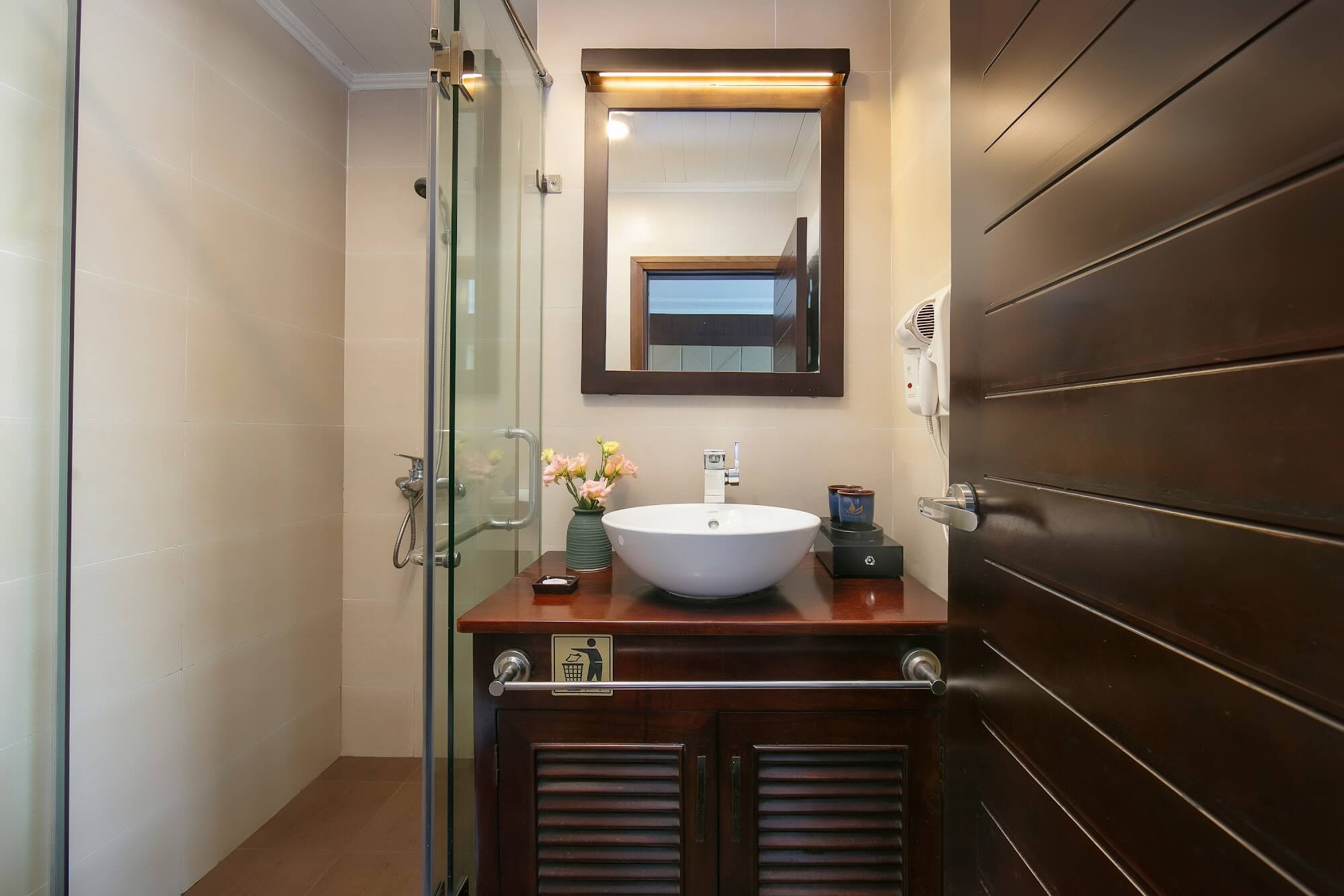 Halong Phoenix Cruises Suite Ocean Cabin