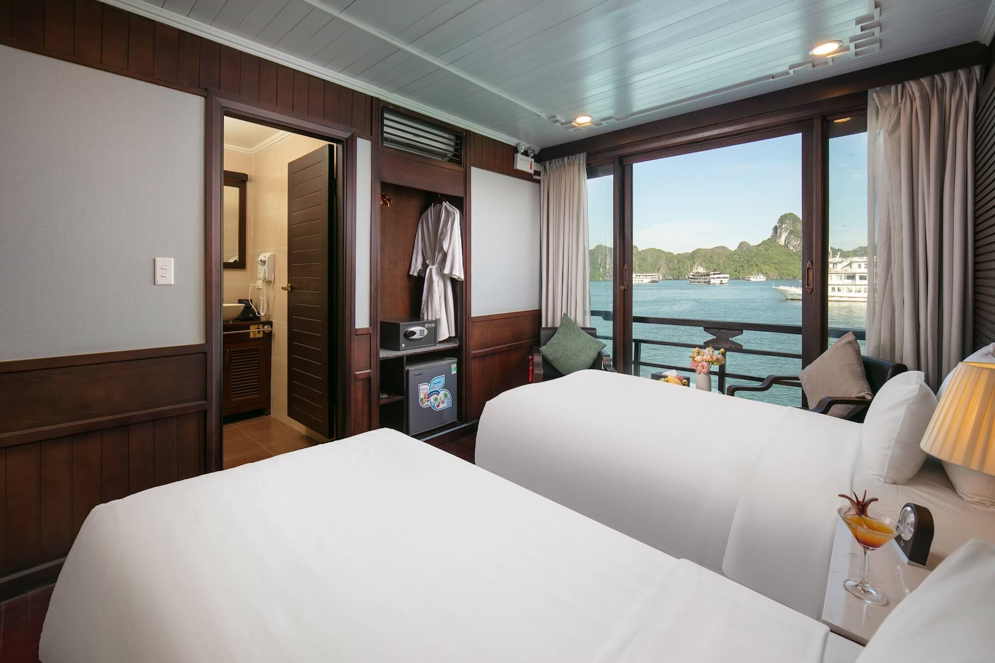 Halong Phoenix Cruises Suite Ocean Cabin 1 (3)