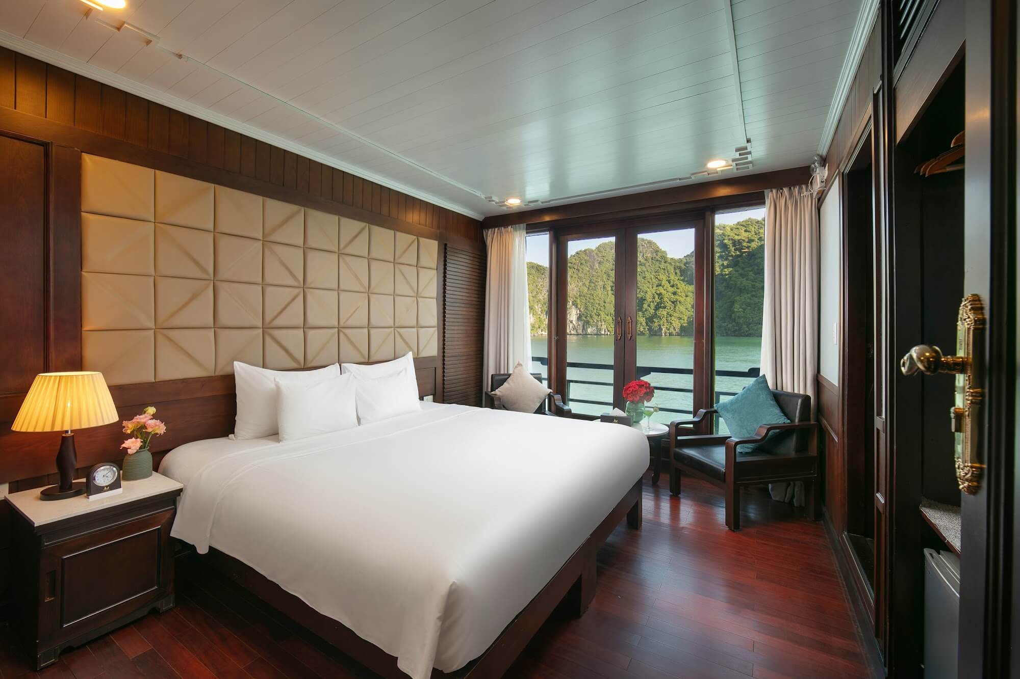 Halong Phoenix Cruises Suite Ocean Cabin 1 (6)