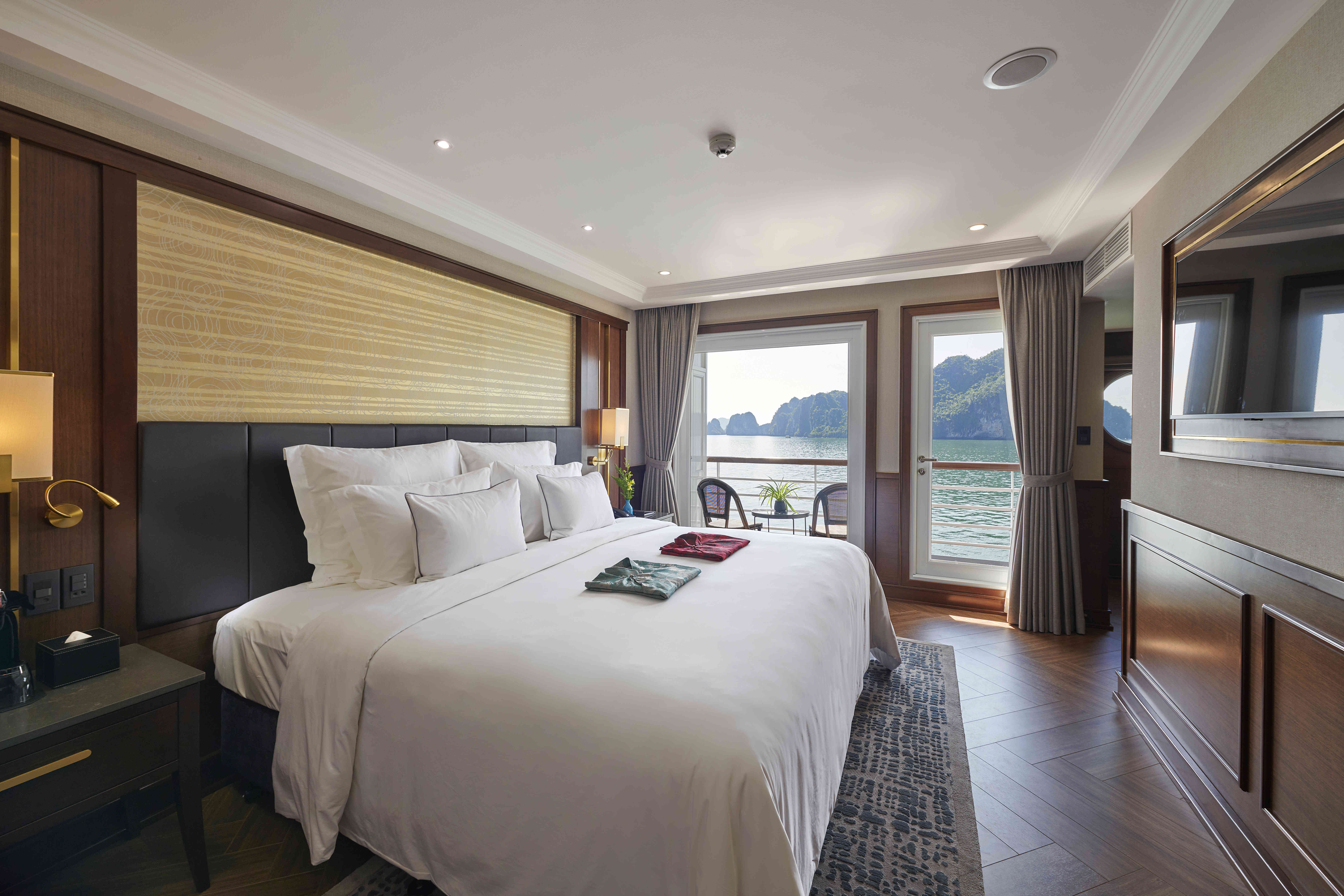 Legacy Executive Balcony Cabin 1