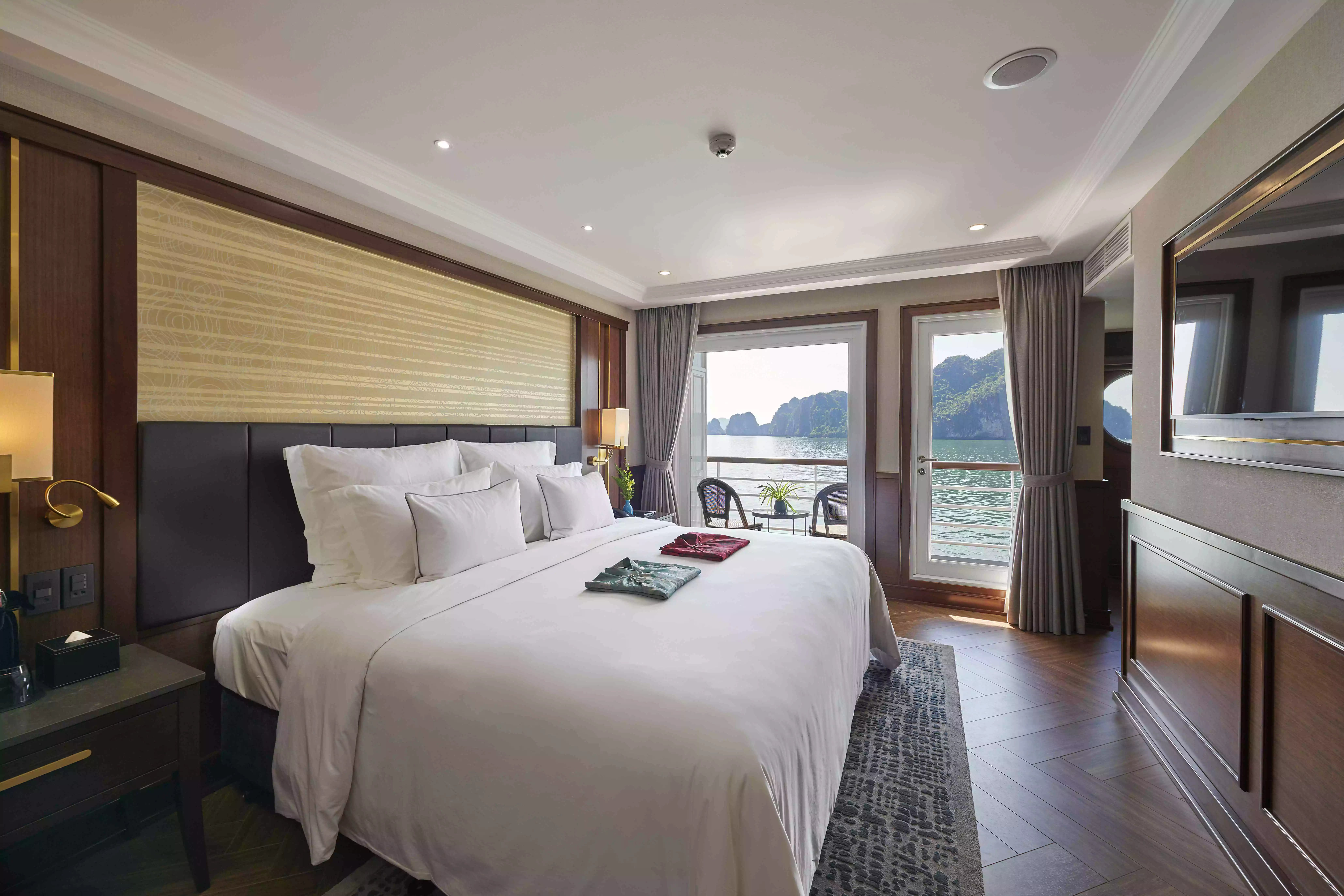 Legacy Executive Balcony Cabin 1