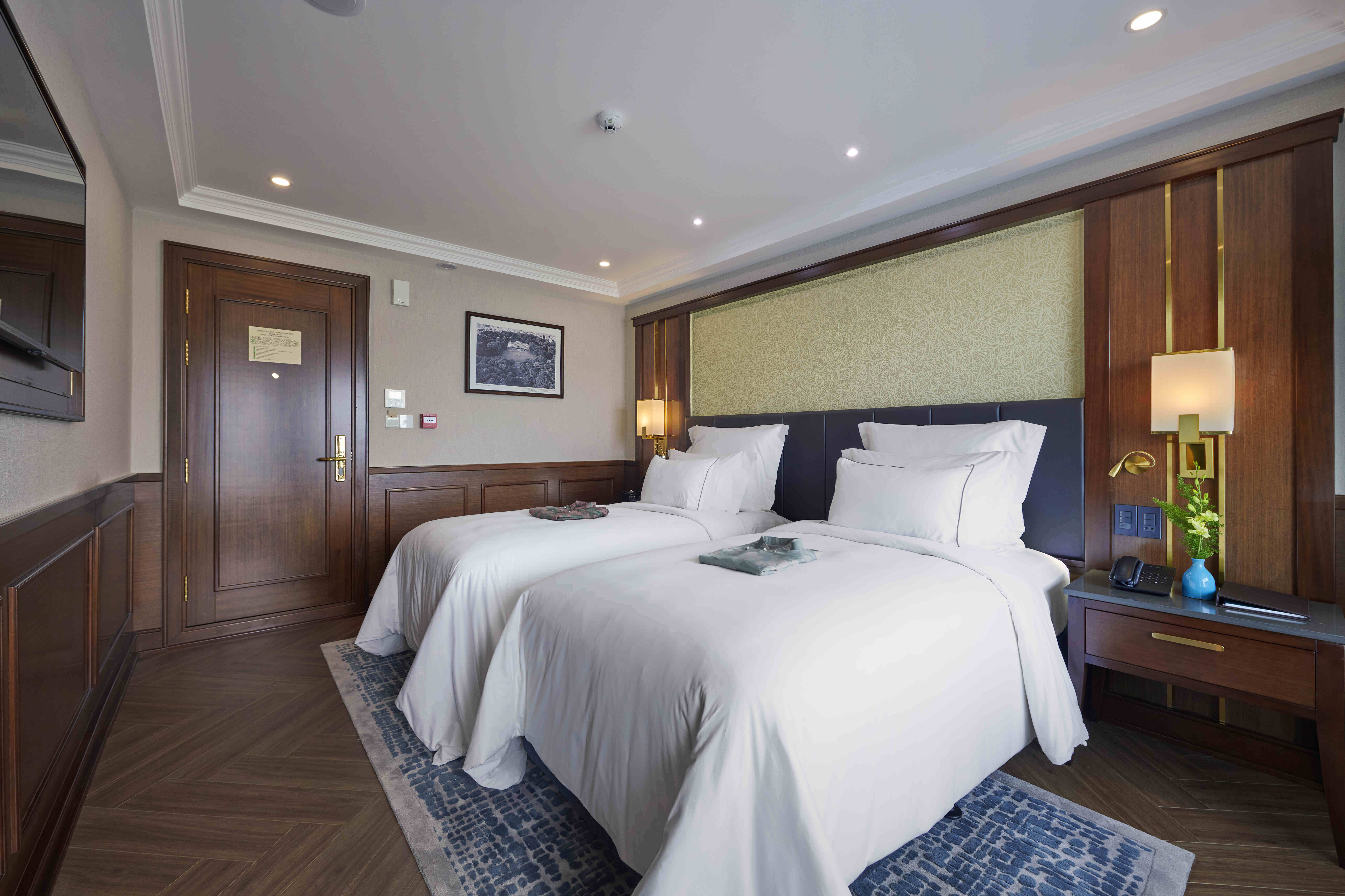 Legacy Executive Balcony Cabin 3